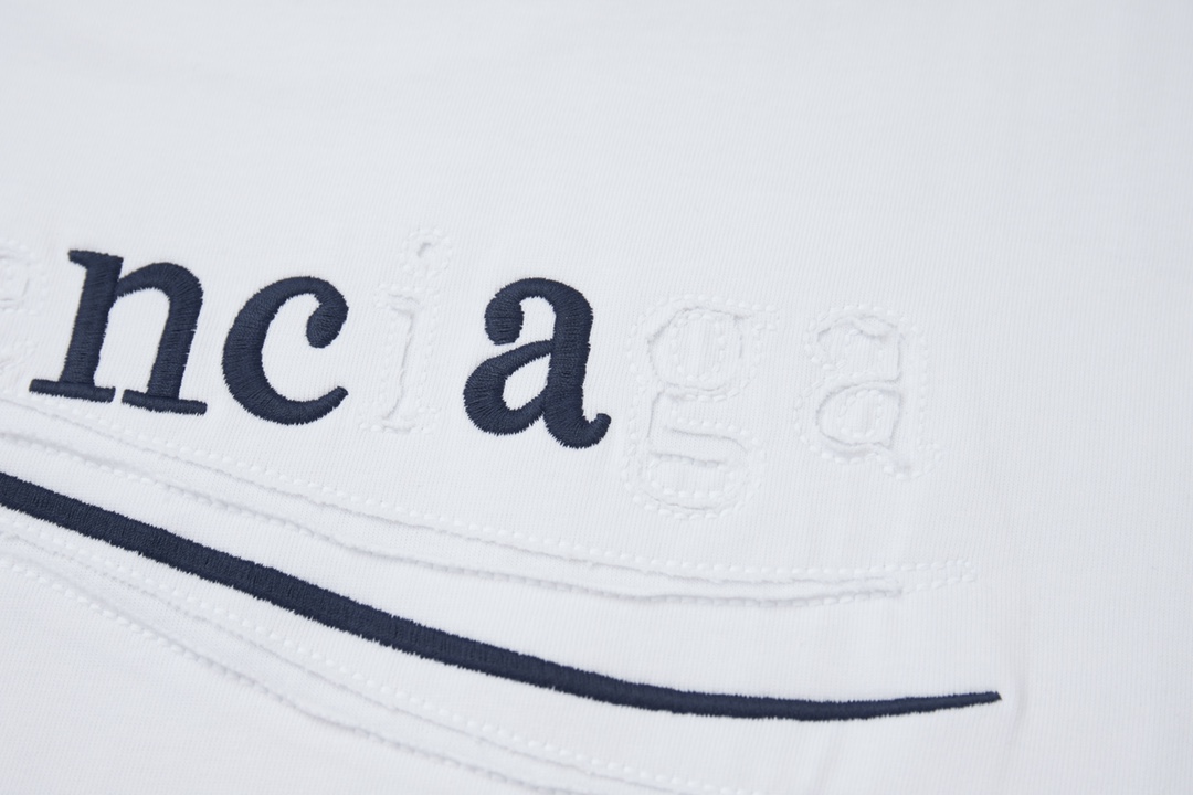 高版本BALENCIAGA/巴黎世家 重工刺绣logo短袖 男女同款 前幅经典字母刺绣-莆田鞋,莆田鞋货源,高仿鞋,高仿鞋货源,安福档口,莆田高仿鞋,莆田鞋批发,高仿鞋批发,莆田高仿运动鞋,高仿运动鞋,莆田运动鞋 高版本BALENCIAGA/巴黎世家 重工刺绣logo短袖 男女同款 前幅经典字母刺绣