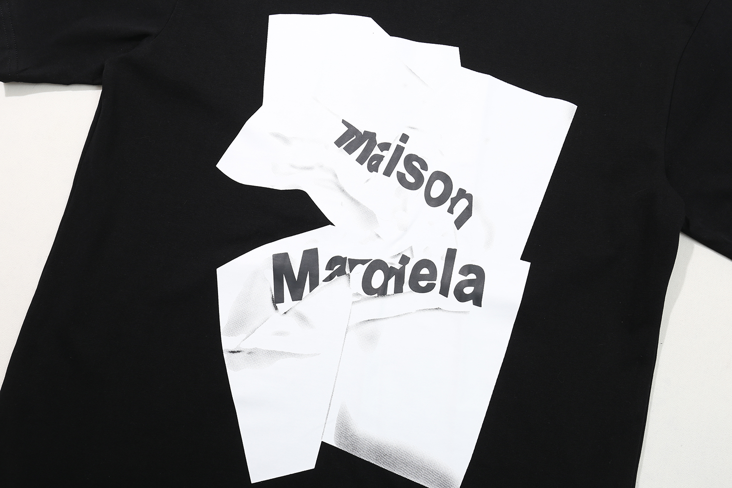 高版本MaisonMargiela/马吉拉 褶皱报纸印花短袖 高版本MaisonMargiela/马吉拉 褶皱报纸印花短袖
