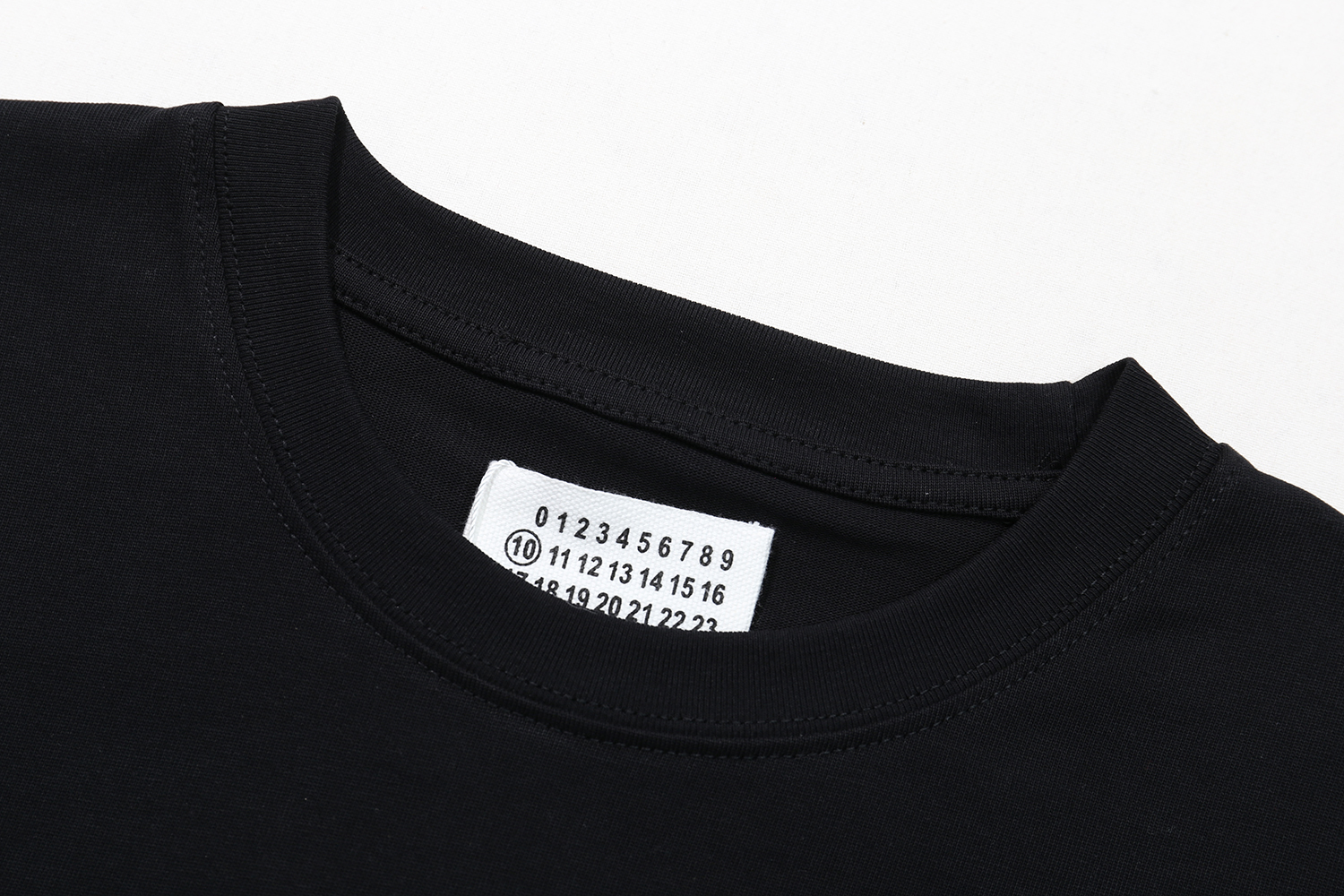 高版本MaisonMargiela/马吉拉 褶皱报纸印花短袖 高版本MaisonMargiela/马吉拉 褶皱报纸印花短袖