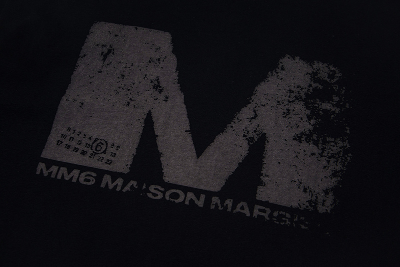 高版本MaisonMargiela/马吉拉 MM6大M logo印花短袖-Chinese UA Cheap High Quatity Brand Clothes Bags handbags Sneakers wholesale wholesaler seller from China Factory suppliers Fashion Clothing Shoes best Quality Beautiful Price 高版本MaisonMargiela/马吉拉 MM6大M logo印花短袖
