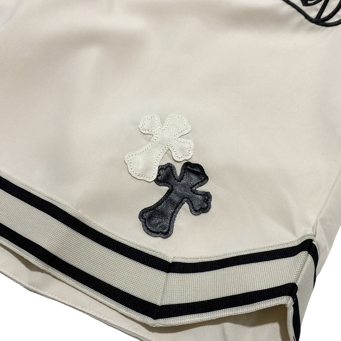 高版本Chrome Hearts克罗心 皮标十字 刺绣梵文短裤-Chinese UA Cheap High Quatity Brand Clothes Bags handbags Sneakers wholesale wholesaler seller from China Factory suppliers Fashion Clothing Shoes best Quality Beautiful Price 高版本Chrome Hearts克罗心 皮标十字 刺绣梵文短裤
