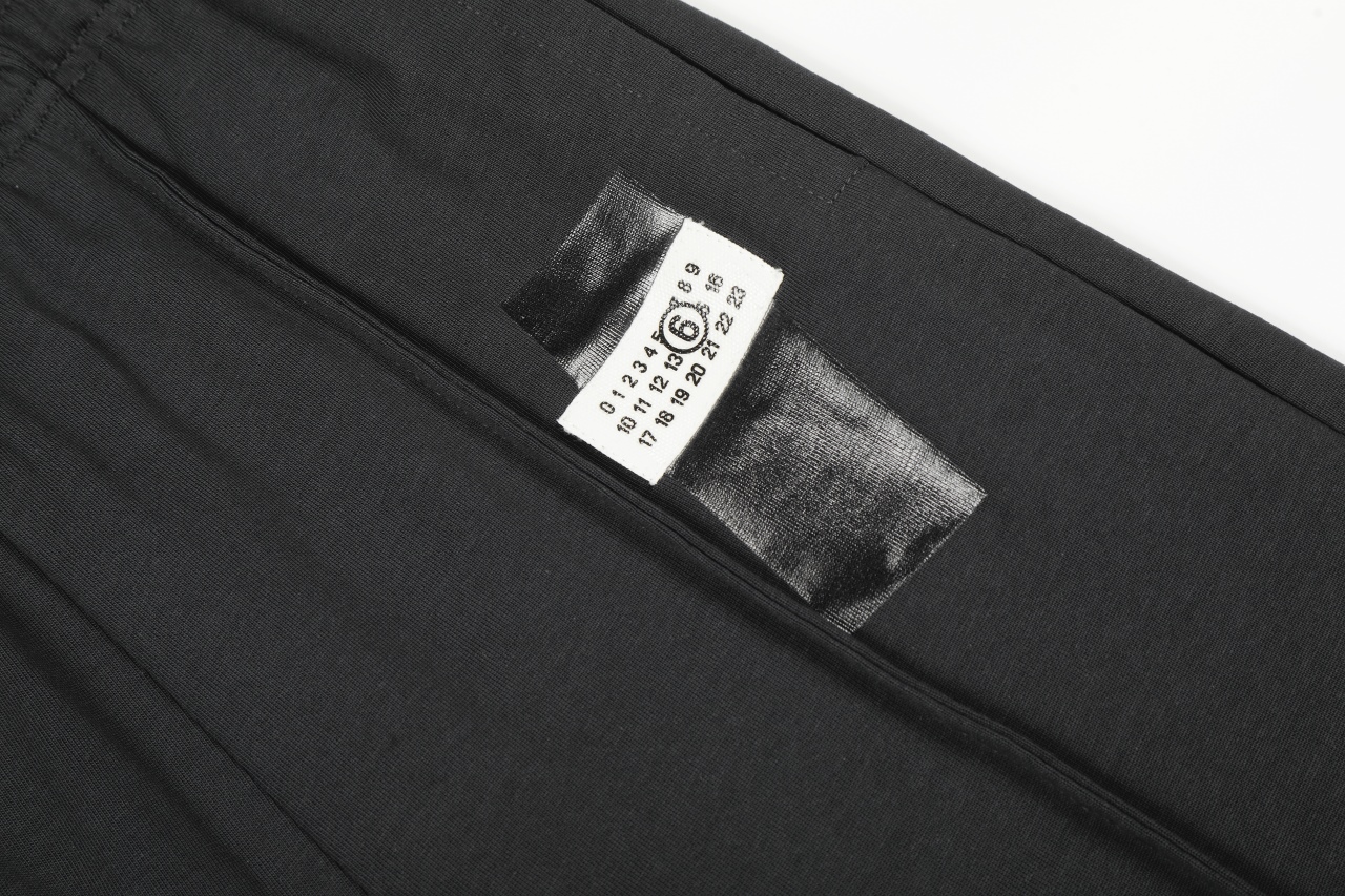 高版本MaisonMargiela/马吉拉 拼接阔腿休闲裤卫裤-Chinese UA Cheap High Quatity Brand Clothes Bags handbags Sneakers wholesale wholesaler seller from China Factory suppliers Fashion Clothing Shoes best Quality Beautiful Price 高版本MaisonMargiela/马吉拉 拼接阔腿休闲裤卫裤