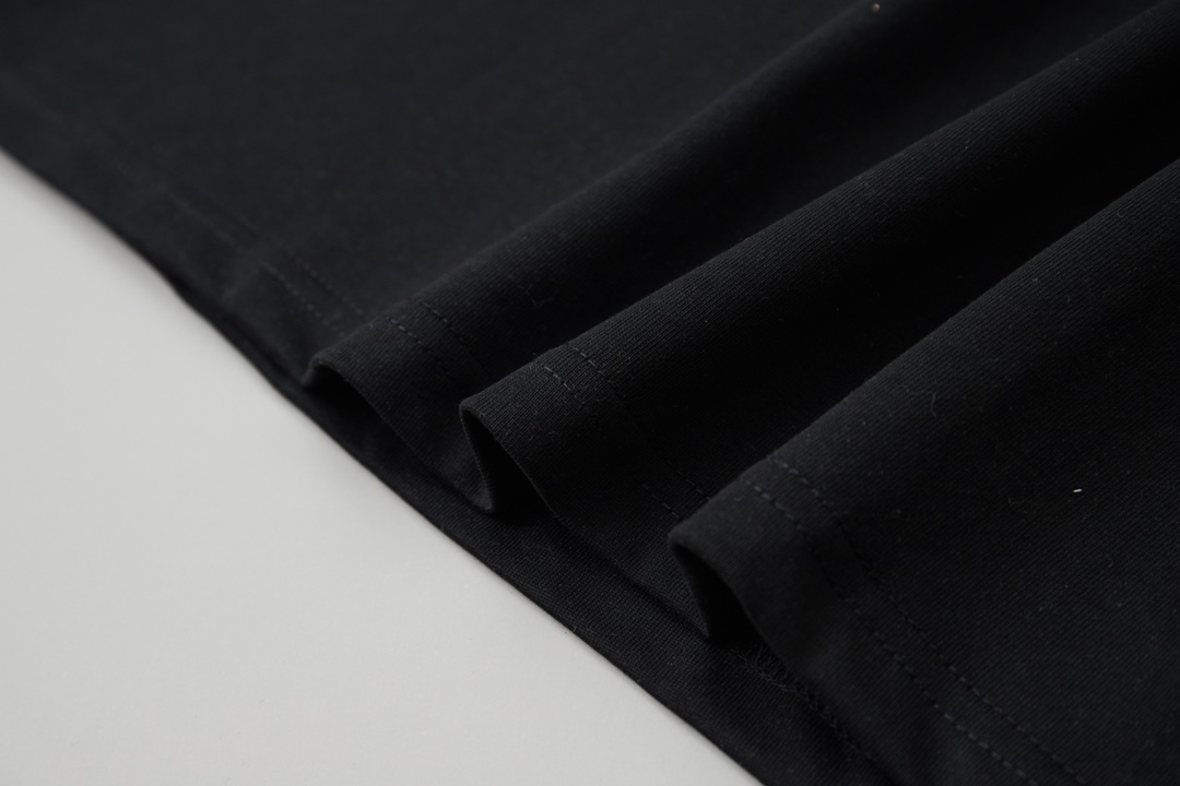 高版本LOUIS VUITTON路易威登 提花logo拼接短袖-Chinese UA Cheap High Quatity Brand Clothes Bags handbags Sneakers wholesale wholesaler seller from China Factory suppliers Fashion Clothing Shoes best Quality Beautiful Price 高版本LOUIS VUITTON路易威登 提花logo拼接短袖