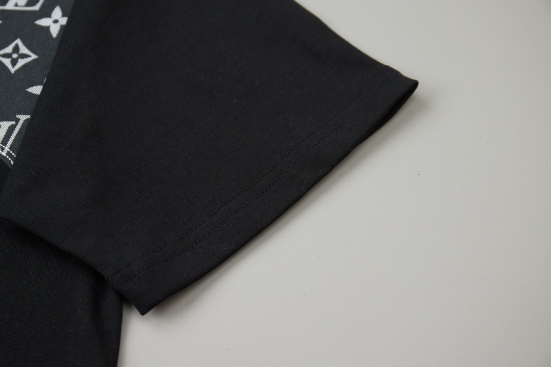 高版本LOUIS VUITTON路易威登 提花logo拼接短袖-Chinese UA Cheap High Quatity Brand Clothes Bags handbags Sneakers wholesale wholesaler seller from China Factory suppliers Fashion Clothing Shoes best Quality Beautiful Price 高版本LOUIS VUITTON路易威登 提花logo拼接短袖