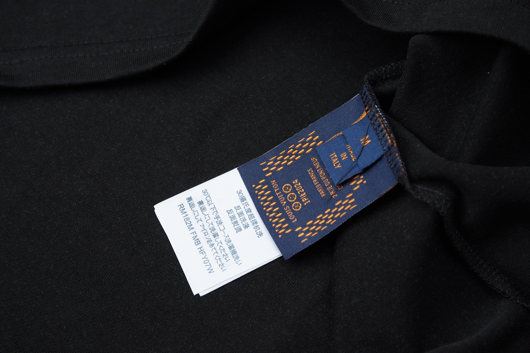 高版本LOUIS VUITTON路易威登 提花logo拼接短袖-Chinese UA Cheap High Quatity Brand Clothes Bags handbags Sneakers wholesale wholesaler seller from China Factory suppliers Fashion Clothing Shoes best Quality Beautiful Price 高版本LOUIS VUITTON路易威登 提花logo拼接短袖