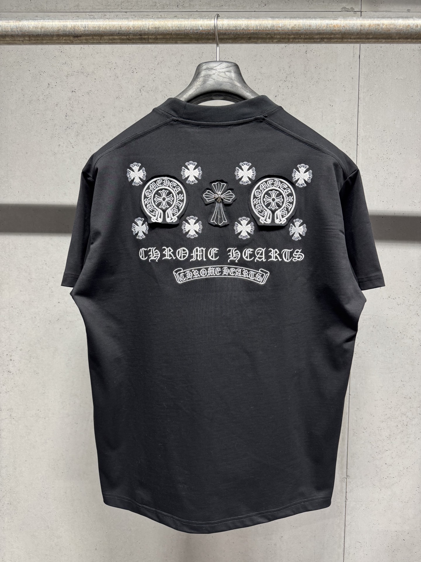 高版本Chrome Hearts克罗心 梵文十字重工贴布刺绣短袖-Top High Quatity Cheap Sneakers Fashion Clothing Clothes Bags handbags Shoes of all Brand wholesale With The best Quality And Beautiful Price from China Factory Chinese suppliers wholesaler seller 高版本Chrome Hearts克罗心 梵文十字重工贴布刺绣短袖