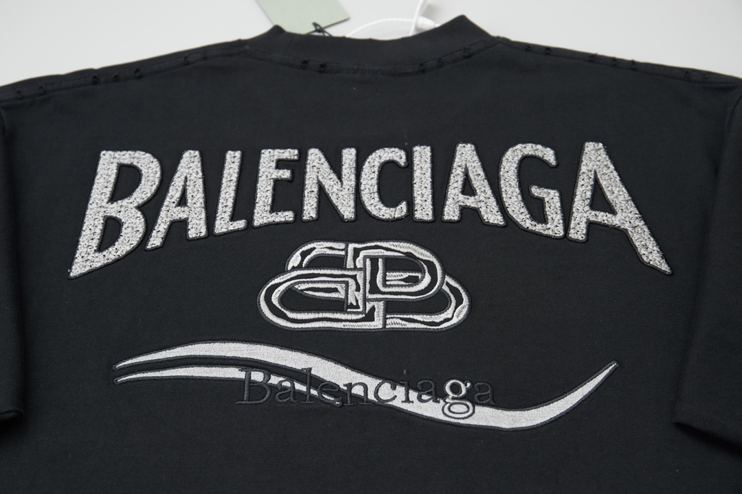 高版本BALENCIAGA/巴黎世家 多重复合刺绣logo短袖-莆田鞋,莆田鞋货源,高仿鞋,高仿鞋货源,安福档口,莆田高仿鞋,莆田鞋批发,高仿鞋批发,莆田高仿运动鞋,高仿运动鞋,莆田运动鞋 高版本BALENCIAGA/巴黎世家 多重复合刺绣logo短袖