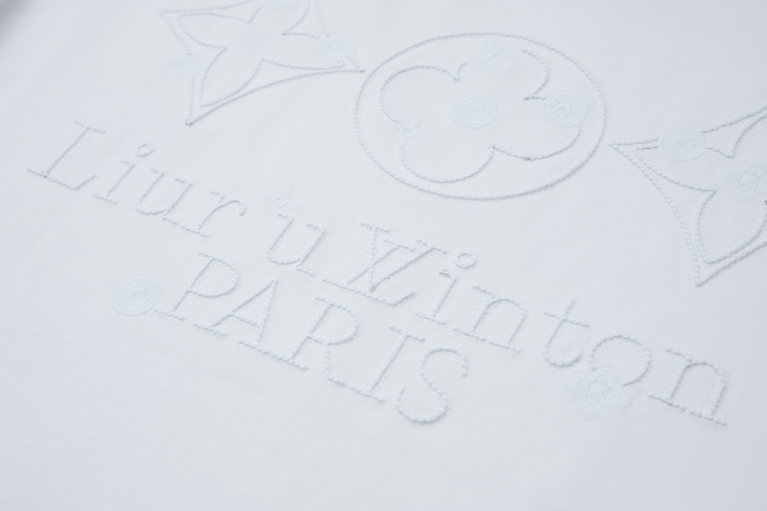 高版本LOUIS VUITTON路易威登 暗纹刺绣logo短袖