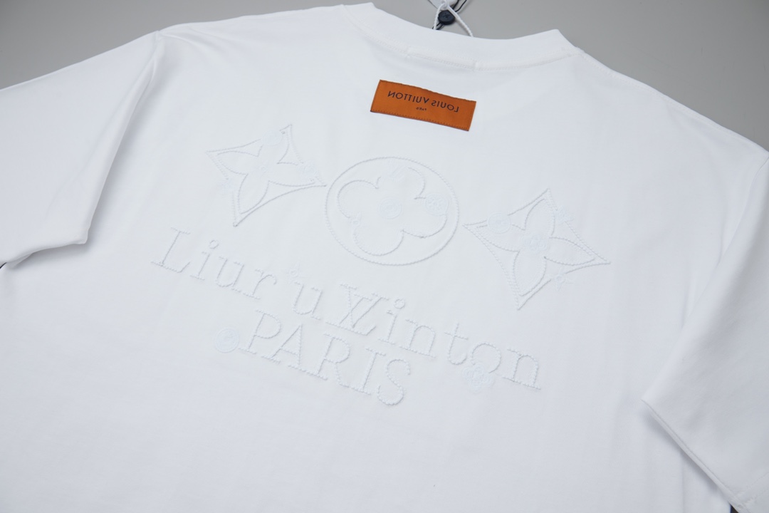 高版本LOUIS VUITTON路易威登 暗纹刺绣logo短袖