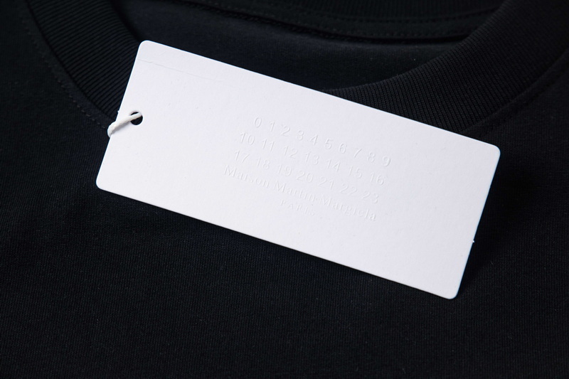 高版本MaisonMargiela/马吉拉 BINGO日历印花短袖T恤-Chinese UA Cheap High Quatity Brand Clothes Bags handbags Sneakers wholesale wholesaler seller from China Factory suppliers Fashion Clothing Shoes best Quality Beautiful Price 高版本MaisonMargiela/马吉拉 BINGO日历印花短袖T恤