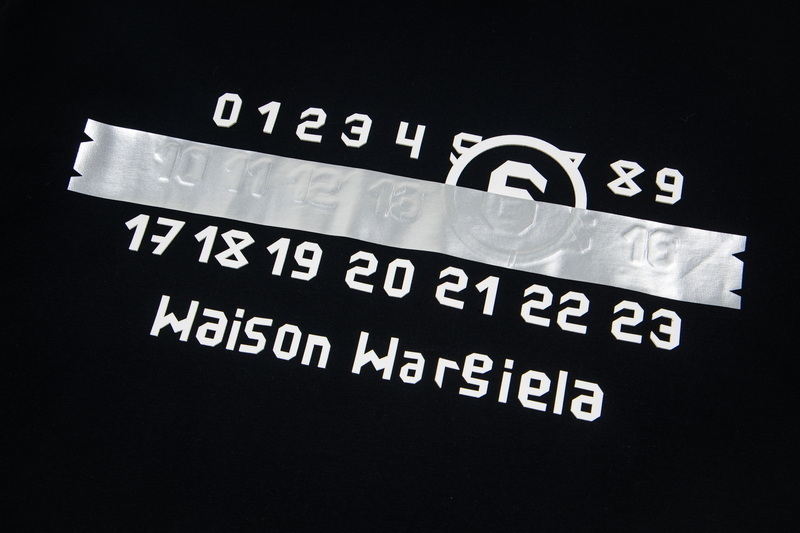 高版本MaisonMargiela/马吉拉 数字压胶印花短袖T恤-Chinese UA Cheap High Quatity Brand Clothes Bags handbags Sneakers wholesale wholesaler seller from China Factory suppliers Fashion Clothing Shoes best Quality Beautiful Price 高版本MaisonMargiela/马吉拉 数字压胶印花短袖T恤