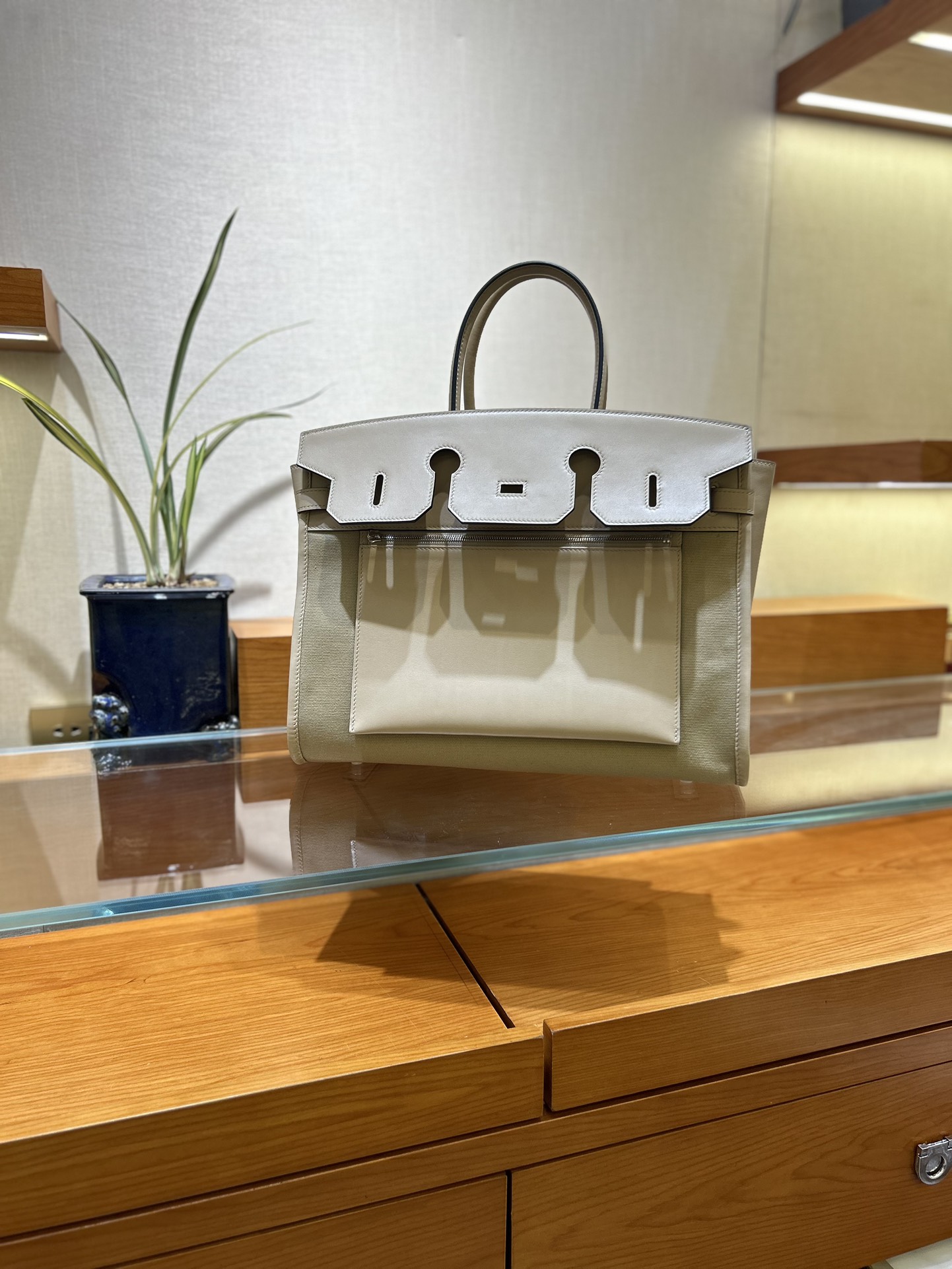 NO:852319,New product Birkin upside down platinum 35cm Original imported Swift leather canvas [light gray] silver buckle Limited edition Counter synchronization Fully handmade beeswax thread sewing Pure steel hardware Handmade hand nailing High-end customization, Hermes, hermes, stuart weitzman, Hermes,19860909新品 Birkin 颠倒反转铂金 35cm 原厂进口Swift皮拼帆布【浅灰】银扣 限量版 专柜同步 全手工蜜蜡线缝制 纯钢五金 手工手打钉 高端定制,爱马仕,hermes,stuart weitzman,Hermes,,Bag