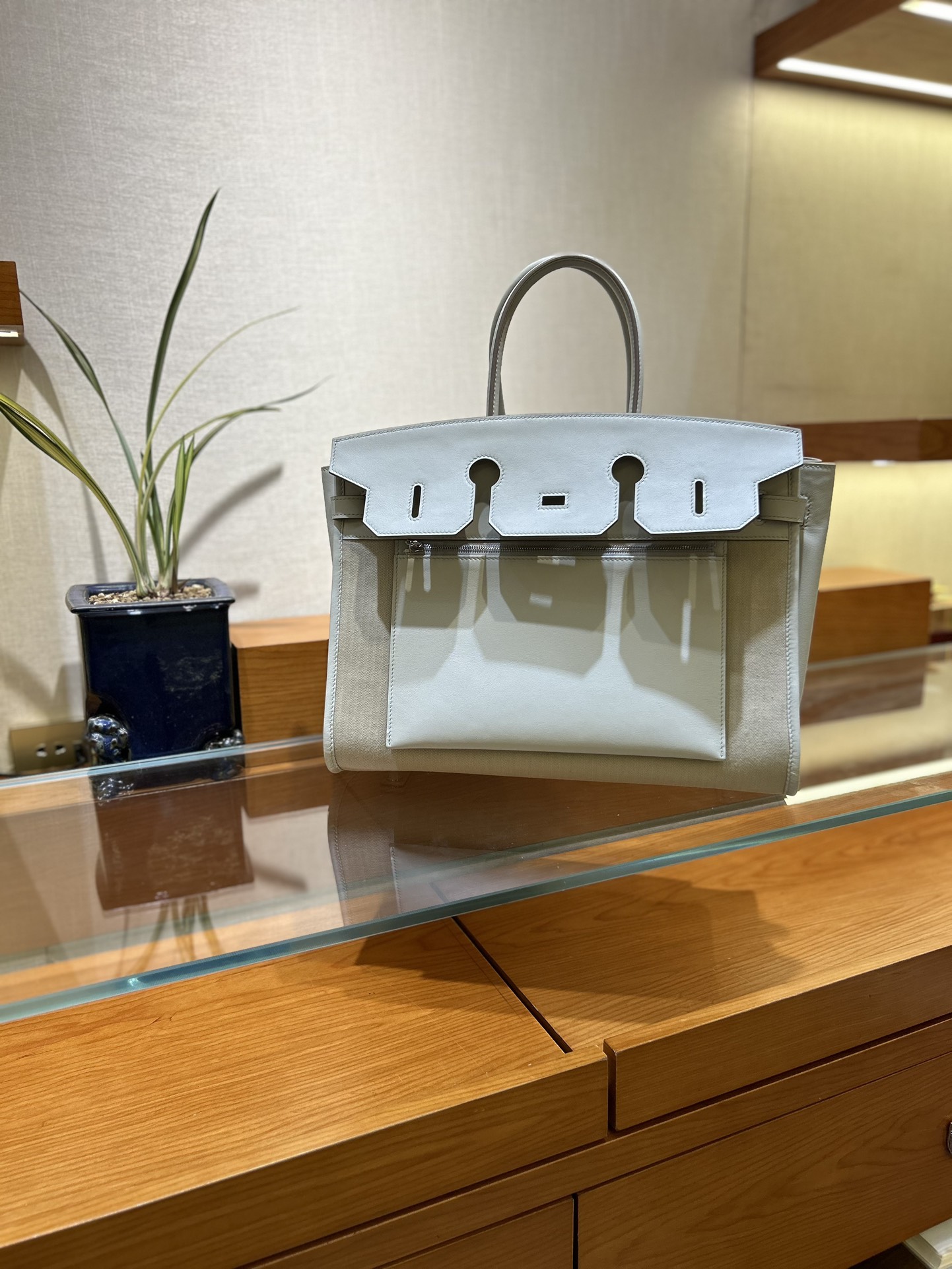 NO:852330,New product Birkin upside down platinum 35cm Original imported Swift leather canvas [milkshake white] silver buckle Limited edition Counter synchronization Fully handmade beeswax thread sewing Pure steel hardware Handmade hand nailing High-end customization, Hermes, hermes, stuart weitzman, Hermes,19860909新品 Birkin 颠倒反转铂金 35cm 原厂进口Swift皮拼帆布【奶昔白】银扣 限量版 专柜同步 全手工蜜蜡线缝制 纯钢五金 手工手打钉 高端定制,爱马仕,hermes,stuart weitzman,Hermes,,Bag
