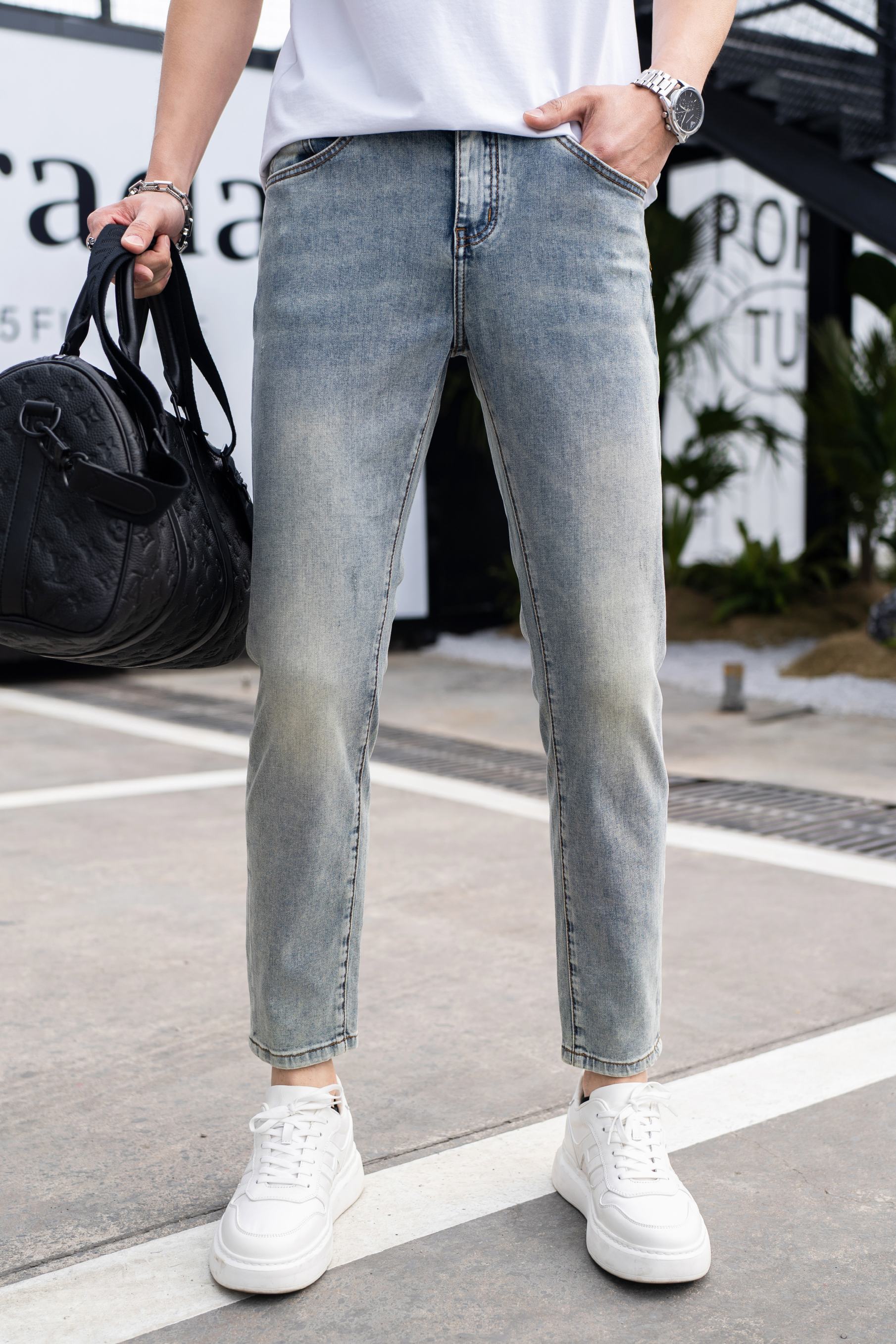 NO:122611,Burberry 2025ss Spring and Summer New Men's Jeans Selected Imported Tanning Denim Fabric Heavy Industry Environmentally friendly Washing Soft Handle and Wear Resistance Small Straight Slim and Slim, Perfect Details, Selected High Quality of Hardware and Auxiliary Materials, Fine Workmanship, Absolutely Extraordinary Products, Number of 28-38, Shipping the next day, Burberry, Jeans, Alexander Wang19860909巴宝莉 2025ss春夏新款男士牛仔裤 精选进口丹宁牛仔面料 重工环保洗水 手感柔和 兼备耐磨性 版型小直筒 微弹力显瘦修身,细节完美,五金辅料精选高等品质,做工精细,绝非凡品,码数28-38,隔天出货,,burberry,jeans,alexander wang,Men's clothing