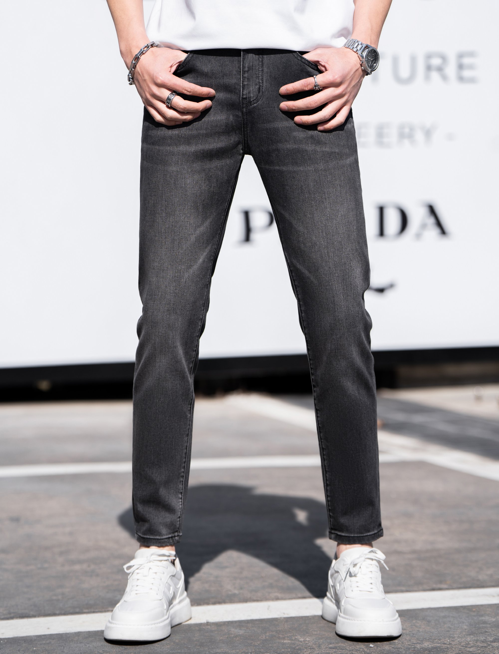 NO:122583,Armani 2025ss Spring and Summer New Men's Jeans Selected Imported Denim Denim Fabric Heavy Industry Environmentally friendly Washing Soft Handle and Wear Resistance Small Straight Slim and Slim, Perfect Details, Selected High Quality of Hardware and Auxiliary Materials, Fine Workmanship, Absolutely Extraordinary Products, Number of 28-38, Shipping the next day, Armani, Jeans, Alexander Wang19860909阿玛尼 2025ss春夏新款男士牛仔裤 精选进口丹宁牛仔面料 重工环保洗水 手感柔和 兼备耐磨性 版型小直筒 微弹力显瘦修身,细节完美,五金辅料精选高等品质,做工精细,绝非凡品,码数28-38,隔天出货,,armani,jeans,alexander wang,Men's clothing