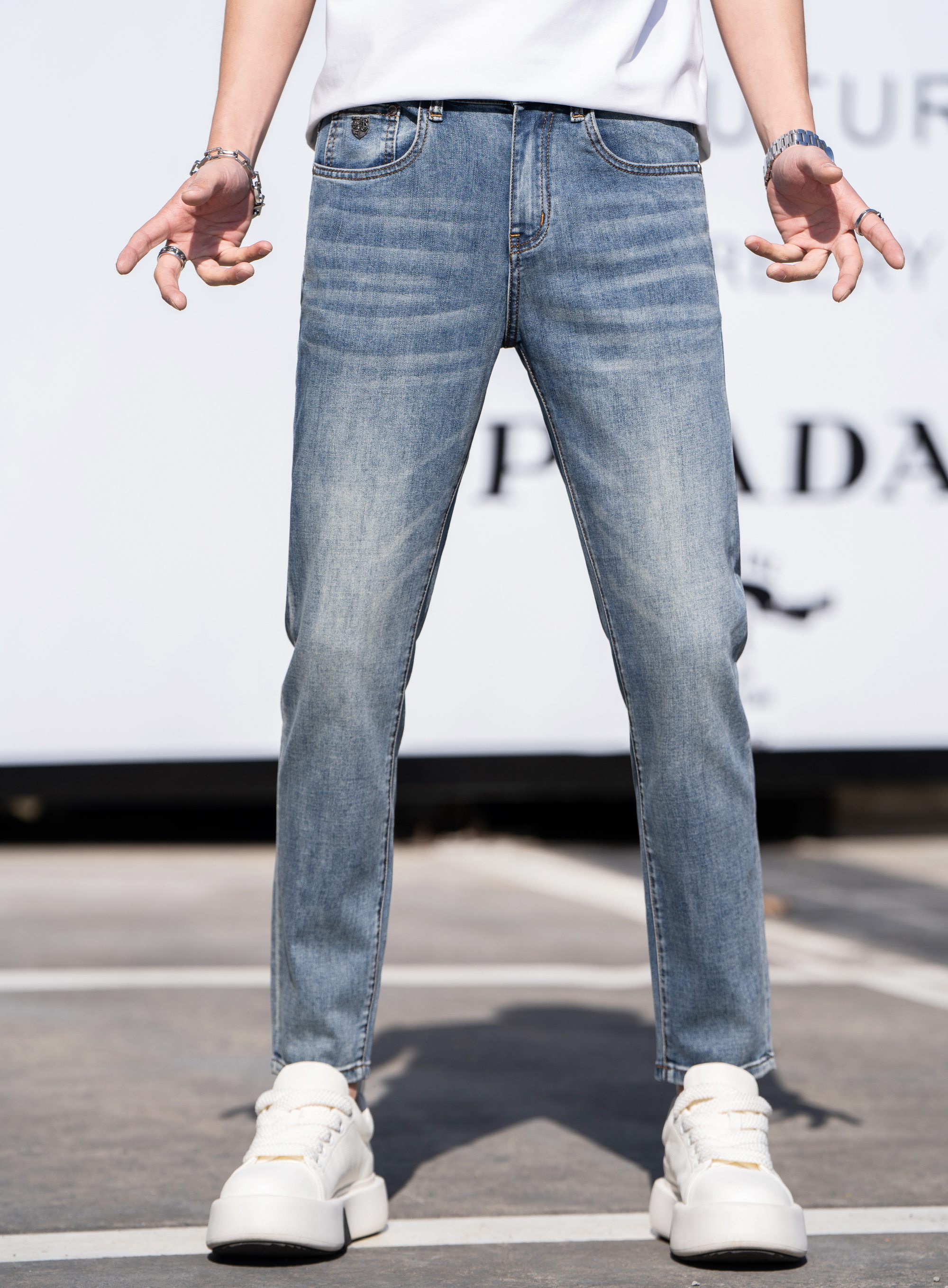 NO:122577,Burberry 2025ss Spring and Summer New Men's Jeans Selected Imported Tanning Denim Fabric Heavy Industry Environmentally friendly Washing Soft Handle and Wear Resistance Small Straight Slim and Slim, Perfect Details, Selected High Quality of Hardware and Auxiliary Materials, Fine Workmanship, Absolutely Extraordinary Products, Number of 28-38, Shipping the next day, Burberry, Jeans, Alexander Wang19860909巴宝莉 2025ss春夏新款男士牛仔裤 精选进口丹宁牛仔面料 重工环保洗水 手感柔和 兼备耐磨性 版型小直筒 微弹力显瘦修身,细节完美,五金辅料精选高等品质,做工精细,绝非凡品,码数28-38,隔天出货,,burberry,jeans,alexander wang,Men's clothing