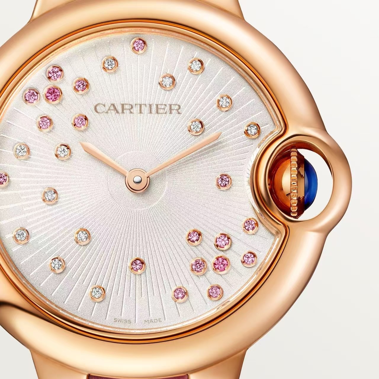 NO:340848,New products from Taiwan factory V12 Taiwan factory blue balloon V12 version, 33, (check the bottom cover code 745565xx3489), this series of watches are known for their delicate style and elegant style in the Cartier watchmaking industry. Of course, this watch must have such characteristics. The color of the stainless steel case makes the watch as light as a balloon, and the blue crown seems to disobediently deviate from the originally planned trajectory, like a playful couple. The Roman numerals and hour markers appear retro and deep on the dial, and the decorative whole watch with guilloche patterns and sword-shaped hands gives people a delicate and considerate feeling. Isn’t this what couples need? Built-in: Japan's Citizen fully automatic machinery also has Swiss quartz, water droplets (fish eyebrows) sapphire glass mirror, highly waterproof, boiled steel blue pointer color, curvature shape, cartier19860909台湾厂V12新品到 台湾厂蓝气球V12版本,33,,(认准底盖码745565xx3489),这个系列的腕表在卡地亚制表业中以风格细腻,格调优雅著称,当然此腕表一定具有这样的特质.精钢表壳的色泽度使得腕表如气球般轻盈,幽蓝的表冠好似不听话的偏离了原本拟定的轨迹,就像是情侣间的嬉嬉闹闹.罗马数字时标在表盘上显得复古深邃,有着扭索雕纹和剑形指针的装饰整款腕表给人细腻贴心感这岂不就是情侣间所需要的吗？内置: 日本西铁城全自动机械 也有瑞士石英,水珠(鱼眼泡)蓝宝石玻璃镜面 高度防水 烧钢蓝指针颜色,把头弧度形状,,cartier,Watch