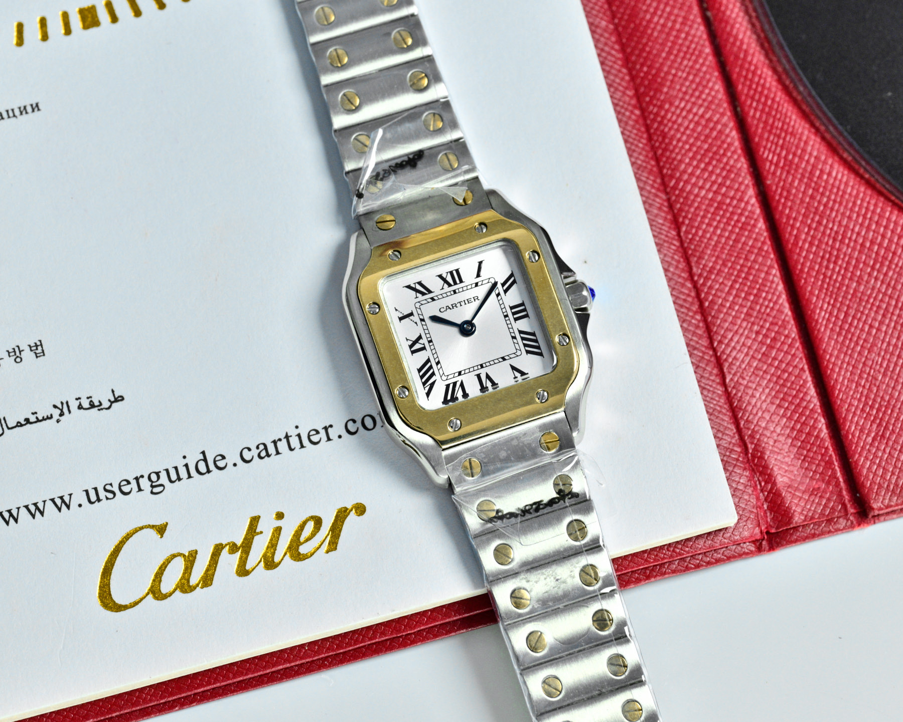 NO:741997,Produced in Taiwan, white shell, gold shell, diamonds. Taiwan Factory first publicly launches new model. Genuine open mold. Taiwan factory V12 version of Cartier, CARTIER AF2, women's small Santos, silver-plated frosted dial, Roman numerals, sword-shaped blue hands (ultra-thin series). Movement type: imported quartz movement.  Watch diameter: Women's 27×34.4mm Case material: 316 stainless steel, sapphire crystal glass, steel band Cartier's unique screws, details and workmanship are consistent with the genuine product, three codes in one, luxurious and exquisite Recommended women's quartz watch For the best luxury gift recommendation, please look for Taiwan's exclusive quality, cartier, cartier19860909台湾 出品 白壳 金壳 钻  台湾 Factory 首次公开推出新款 正品开模 台湾厂V12版卡地亚,CARTIER AF2 女款小山度士 镀银磨砂表盘 罗马数字时标 剑形指蓝针（超薄系列）机芯类型:进口石英机芯. 表径:女27×34.4mm表壳材质:316精钢.蓝宝石水晶玻璃,钢带卡地亚独有螺丝钉,细节做工与正品一致,三码合一,奢华精致推荐女士石英腕表 送礼最佳奢华推荐请认准台湾独家品质,,cartier,cartier,Watch