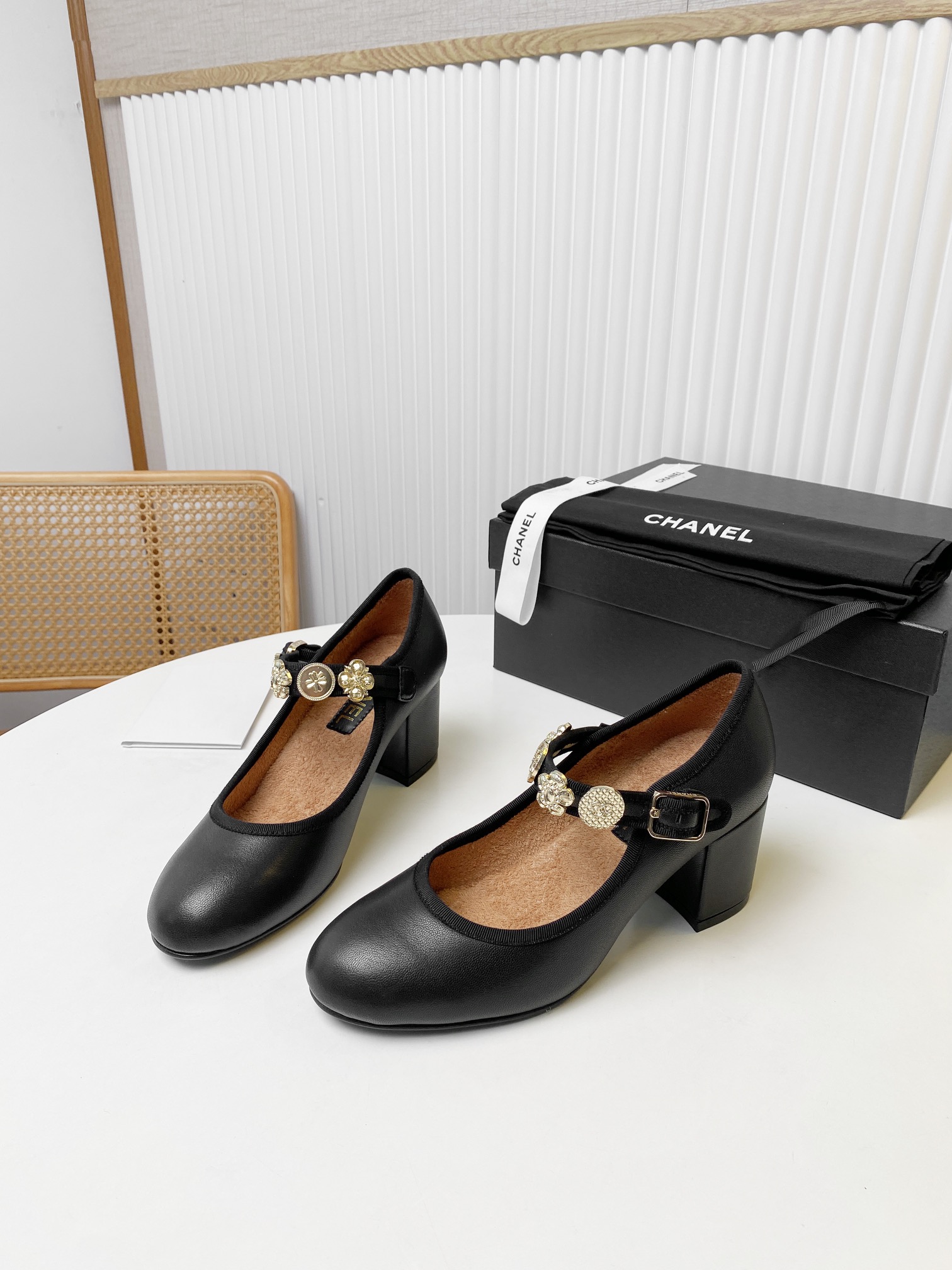 NO:236149,Top version Chanel / Chanel New handmade retro gold coin Mary Jane high heel shoes Material fabric sheepskin Outsole Original leather outsole Heel height 6.5cm Size 35-41, loafers, chanel, chanel, loafers, mary jane, sheepskin, Leather soles19860909顶级版本 Chanel /香奈儿 新款手工复古金币玛丽珍高跟单鞋 材料面料羊皮 大底原版真皮大底 跟高6.5cm 码数35-41,乐福鞋,chanel,chanel,loafers,mary jane,sheepskin,Leather soles,Women's Shoes