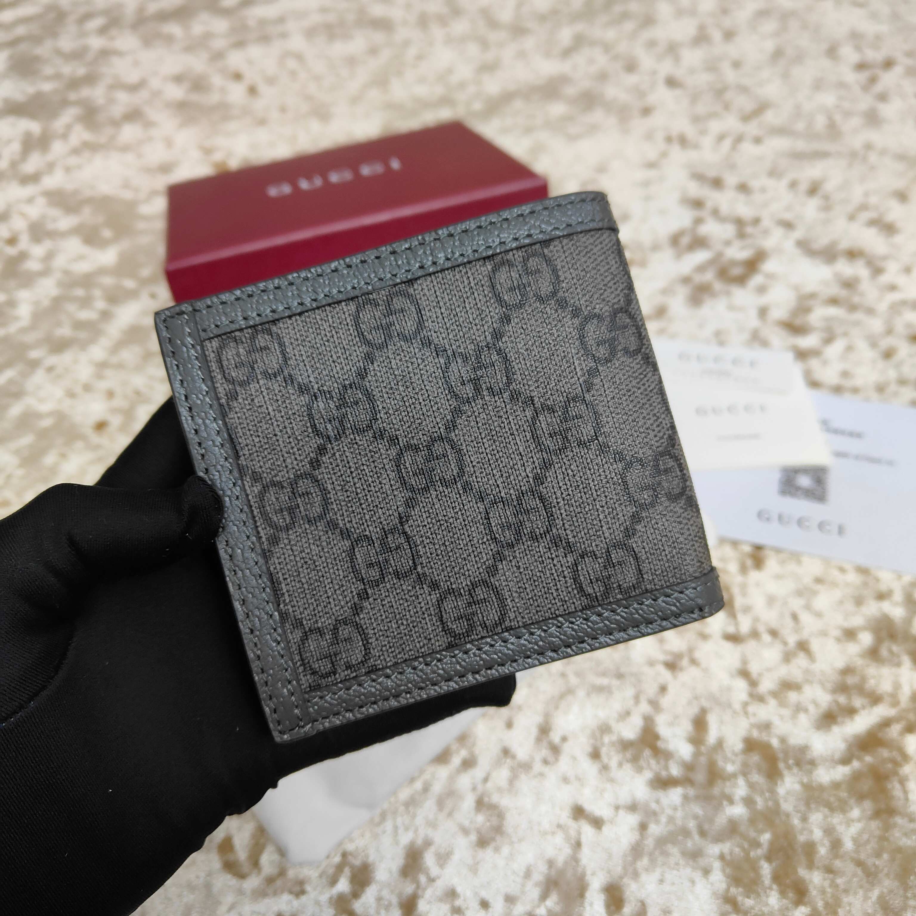Ophidia系列钱包灰黑色GG Supreme帆布灰色皮革滚边钯金色调配件双G内部：4个卡片隔层.2个
