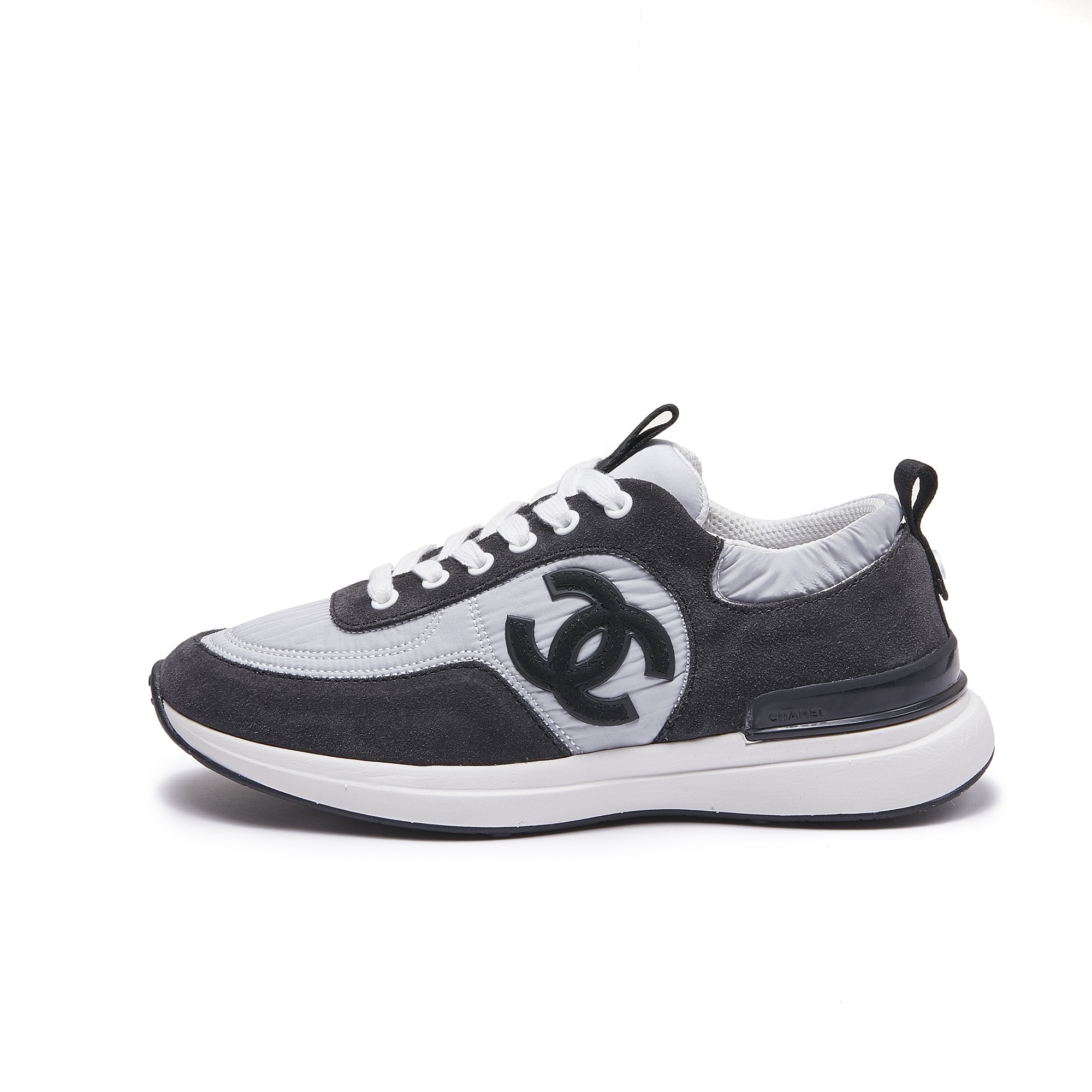 NO:261461,p Chanel Chanel - top casual sneakers for counter This classic design; the upper has a variety of craftsmanship styles; the sole is fashionable and sporty; it is an extraordinary variety of color matching elements... The diversified mix and match is very beautiful and versatile, casual, fashionable, sports, and outdoors can be taken into account... Go material The upper uses original imported beef back down   down tarp cloth. The inner uses original imported breathable net. The sole is based on original TPU outsole. The counter is boutique packaging for women 35–41, casual shoes/sports shoes, chanel, chanel, sneakers, down jacket19860909p Chanel香奈儿——专柜顶级休闲款运动鞋 这款经典设计；鞋面多种工艺的风格；大底却时尚运动；不平凡的拥入了多种配色元素…… 多元化混搭非常好看百搭,休闲,时尚,运动,户外都能兼顾…… Go 材料 鞋面采用 原版进口牛反绒 羽绒防水布 内里采用 原版进口透气网 大底根据 原版TPU大底 专柜精品包装全套女35–41,休闲鞋/运动鞋,chanel,chanel,sneakers,down jacket,Women's Shoes