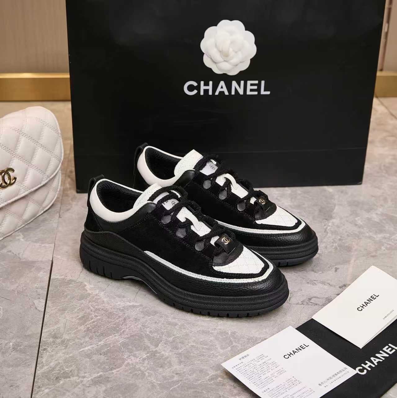 Chanel Chanel - Zapatillas casual con encimera 2025, este diseño clásico; la parte superior tiene una variedad de estil…