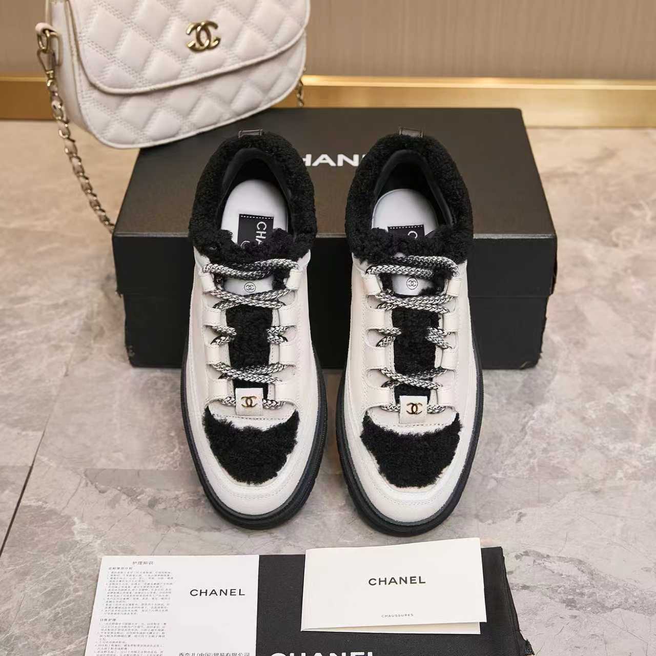 Chanel Chanel - Zapatillas informales con encimera 2025 Este diseño clásico; la parte superior tiene una variedad de es…