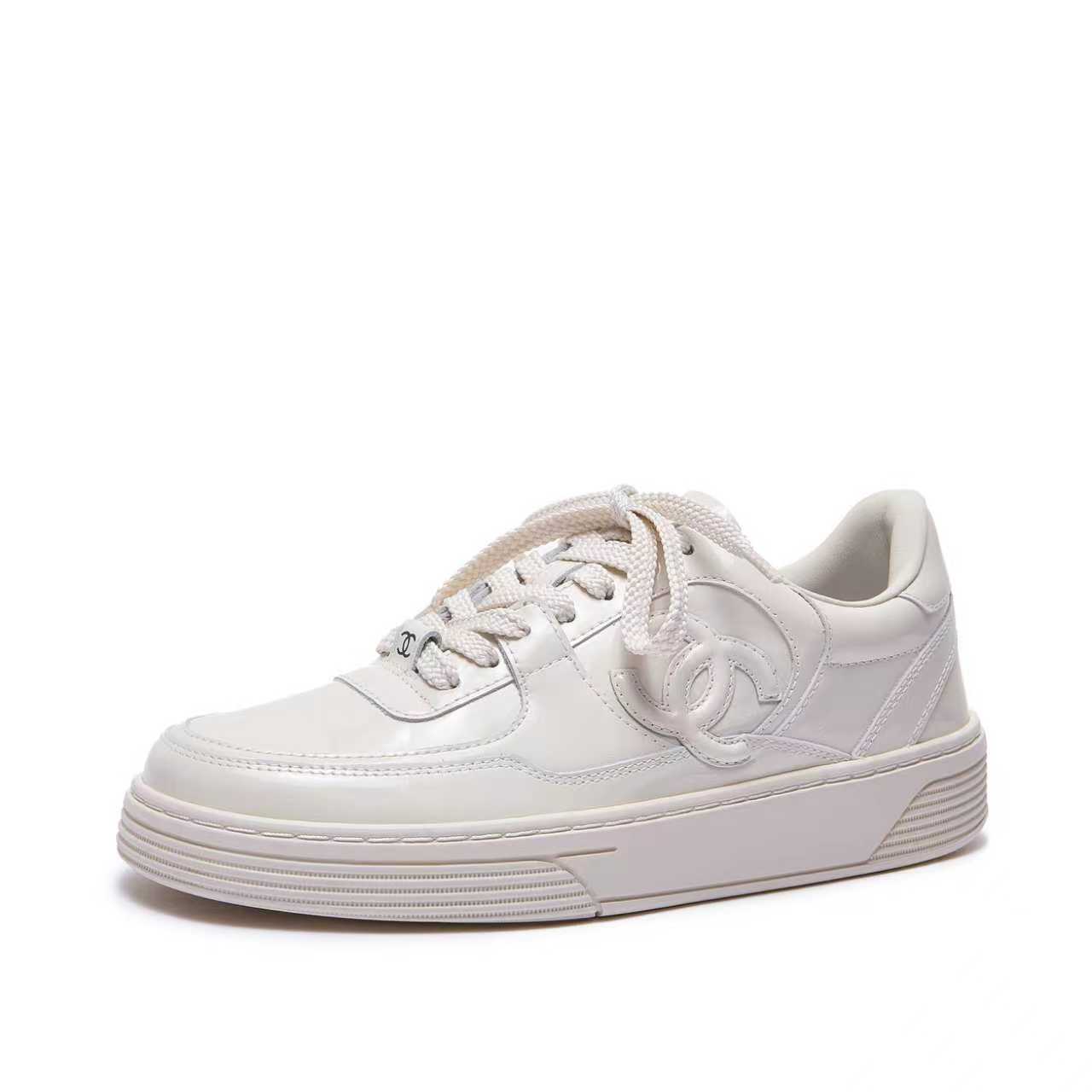 NO:351971,Chanel Chanel - 2025 counter top casual sneakers This classic design; the upper has a variety of craftsmanship and electric embroidery styles; the sole is fashionable and sporty; it is an extraordinary variety of color matching elements... The diversified mix and match is very beautiful and versatile, casual, fashionable, sports, and outdoors can be taken into consideration... Go material The upper is made of original imported cowhide The inner is made of original imported breathable sheepskin Outsole According to original TPU sole The counter is made of fine packaging for women 35–41 Men 38-46, chanel, chanel, sneakers, cowhide, sheepskin19860909实价不让利~Chanel香奈儿——2025专柜顶级休闲款运动鞋 这款经典设计；鞋面多种工艺电绣的风格；大底却时尚运动；不平凡的拥入了多种配色元素…… 多元化混搭非常好看百搭,休闲,时尚,运动,户外都能兼顾…… Go 材料 鞋面采用 原版进口牛皮 内里采用 原版进口透气羊皮 大底根据 原版TPU大底 专柜精品包装全套女35–41 男38-46,,chanel,chanel,sneakers,cowhide,sheepskin,Men's shoes