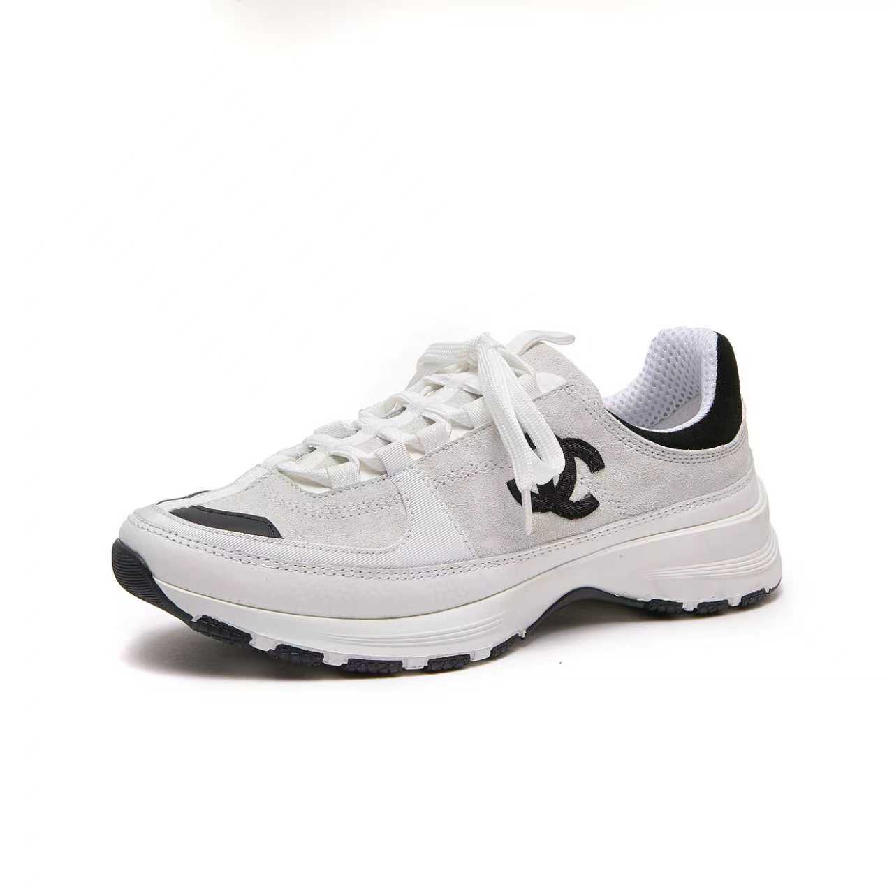 NO:594555,Chanel Chanel - 2025 counter top casual sports shoes This classic design; the upper is electro-embroidered with a variety of crafts; the outsole is fashionable and sporty; it incorporates a variety of color matching elements... The diversified mix and match is very good-looking and versatile, casual, fashionable, sports, and outdoor can be taken into account... Go material The upper is made of original imported high mercerized cow suede + imported hybrid sheepskin. The lining is made of original imported breathable mesh. The outsole is based on the original TPU combination outsole.  Counter boutique packaging complete set for women 35-41 men 38-46, casual shoes/sports shoes, chanel, chanel, sneakers, sheepskin19860909Chanel香奈儿——2025专柜顶级休闲款运动鞋 这款经典设计；鞋面多种工艺电绣的风格；大底却时尚运动；不平凡的拥入了多种配色元素…… 多元化混搭非常好看百搭,休闲,时尚,运动,户外都能兼顾…… Go 材料 鞋面采用 原版进口高丝光牛反绒+进口混种羊皮 内里采用 原版进口透气网 大底根据 原版TPU组合大底 专柜精品包装全套女35–41 男38-46,休闲鞋/运动鞋,chanel,chanel,sneakers,sheepskin,Women's Shoes