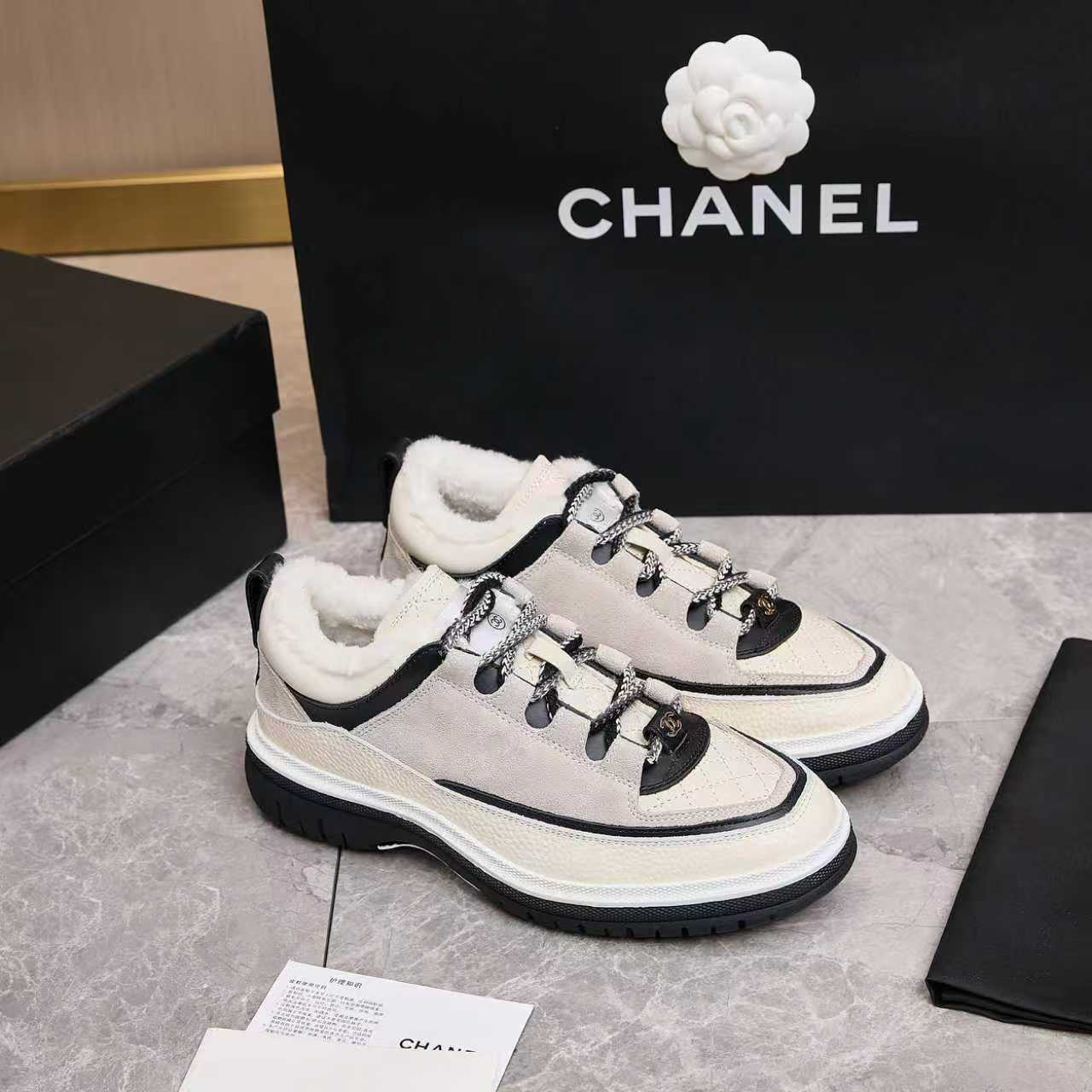 NO:629606,Chanel Chanel - 2025 counter top casual sneakers This classic design; the upper has a variety of craftsmanship styles; the outsole is fashionable and sporty; the outsole is extraordinary and incorporates a variety of color matching elements... The diversified mix and match is very good-looking and versatile, casual, fashionable, sports, and outdoor can be taken into account... Go Materials The upper is made of original imported grained cowhide + cow suede. The lining is made of original imported wool. The outsole is based on the original TPU outsole.  Counter boutique package complete set for women 35-41, casual shoes/sports shoes, chanel, chanel, sneakers, cowhide19860909Chanel香奈儿——2025专柜顶级休闲款运动鞋 这款经典设计；鞋面多种工艺的风格；大底却时尚运动；不平凡的拥入了多种配色元素…… 多元化混搭非常好看百搭,休闲,时尚,运动,户外都能兼顾…… Go 材料 鞋面采用 原版进口粒纹牛皮+牛反绒 内里采用 原版进口毛里 大底根据 原版TPU大底 专柜精品包装全套女35–41,休闲鞋/运动鞋,chanel,chanel,sneakers,cowhide,Women's Shoes