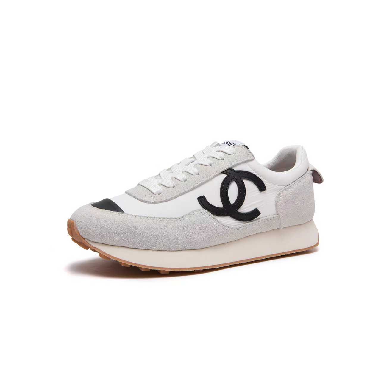 Chanel Chanel - Zapatillas casual con encimera 2026 Este diseño clásico; la parte superior está electrobordada con una …