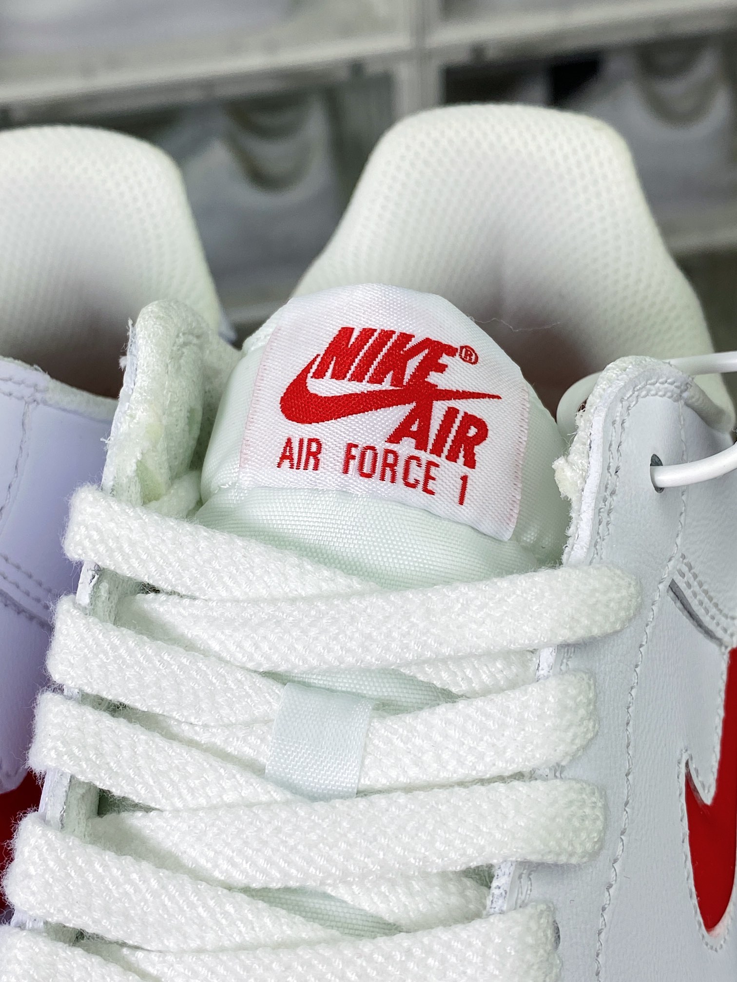 Air Force 1'07 Low Retro ”Color of the Month Red Jewel” Air Force One Sneakers ”Leather White Red Crystal Hook” FN5924-101