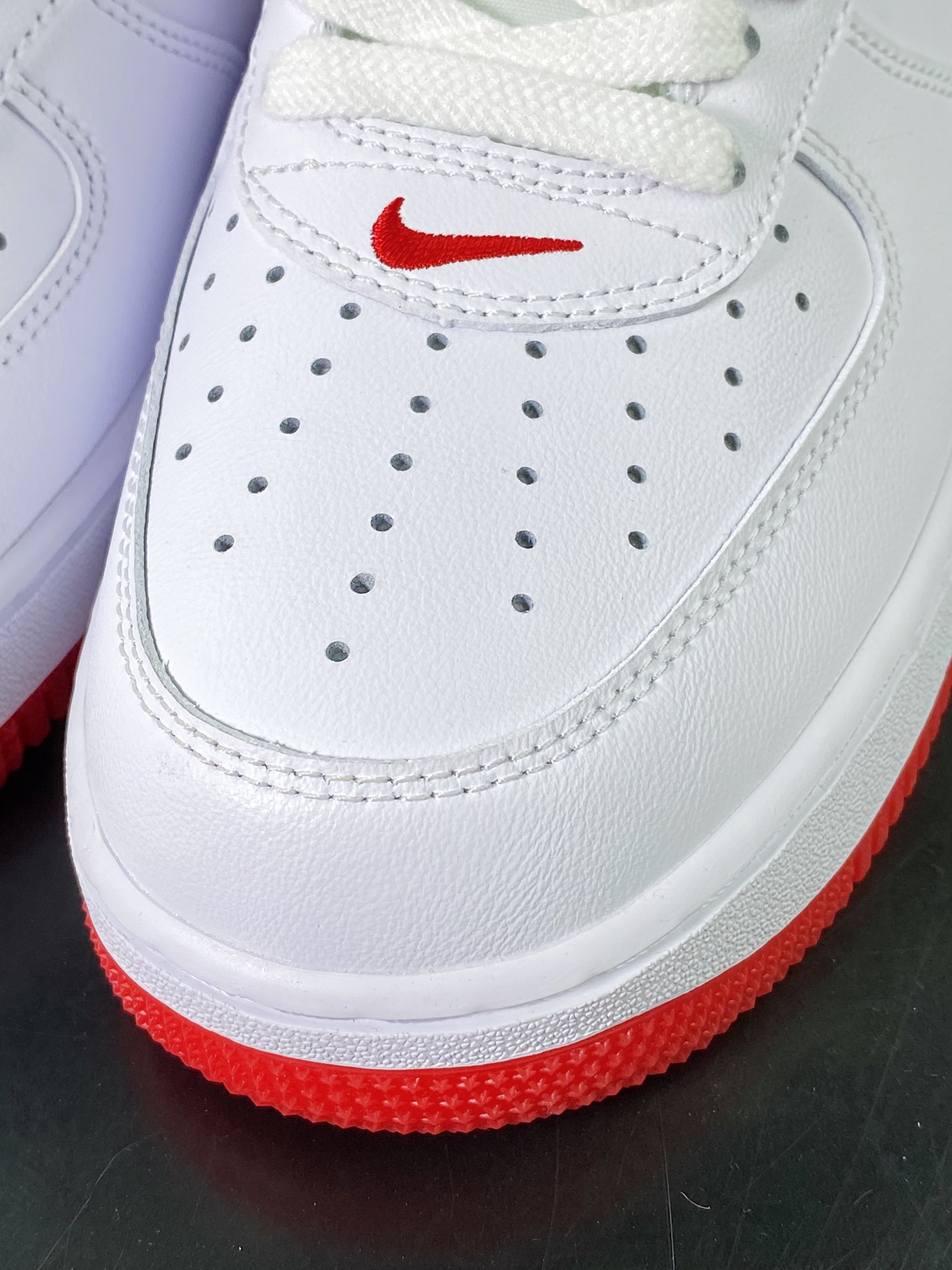 Air Force 1'07 Low Retro ”Color of the Month Red Jewel” Air Force One Sneakers ”Leather White Red Crystal Hook” FN5924-101