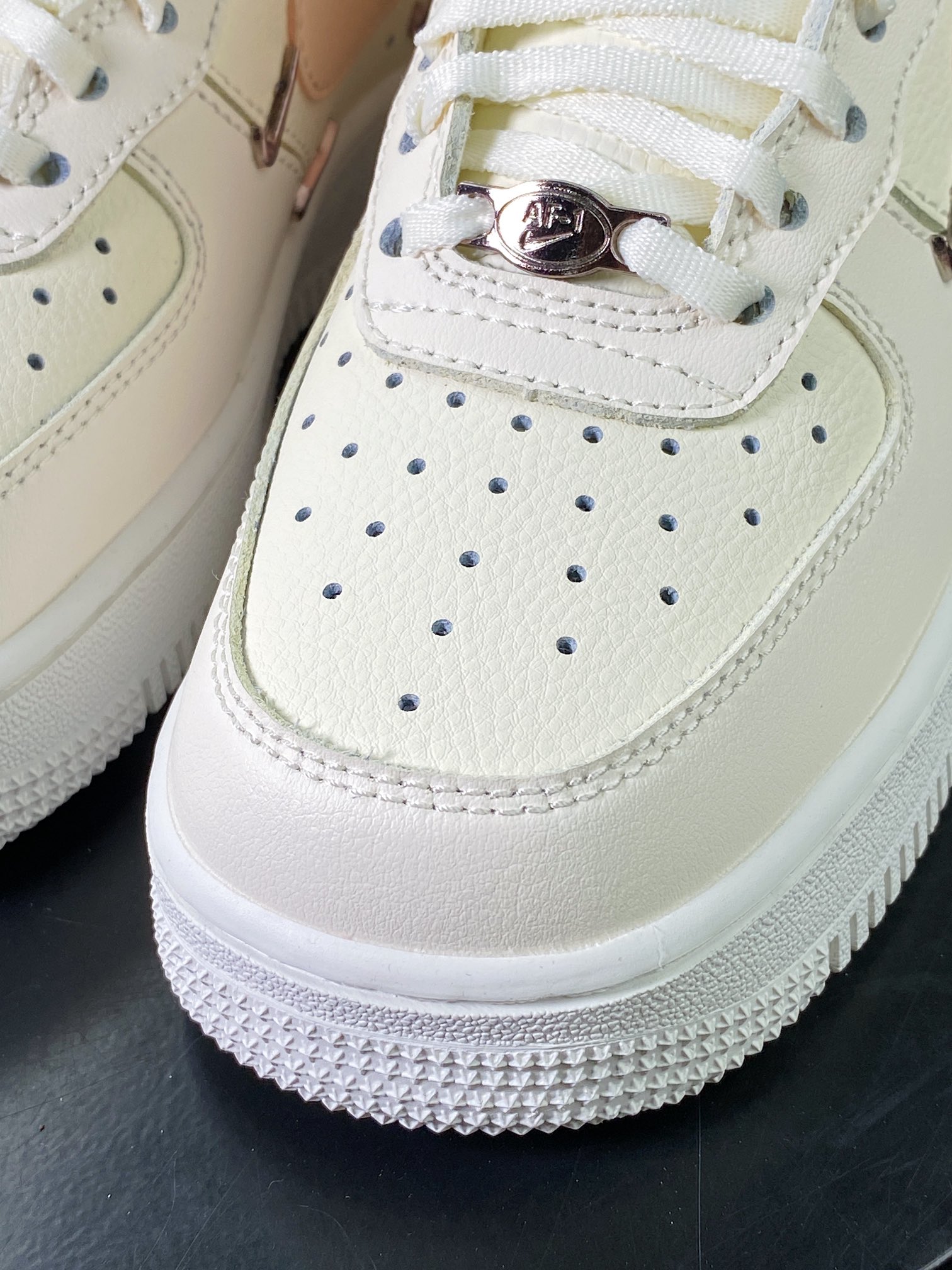 200 Wmns Air Force 1' 07 LX”Rose Gold”空军一号板鞋“米白樱花粉玫瑰金小四钩”FV8110-181