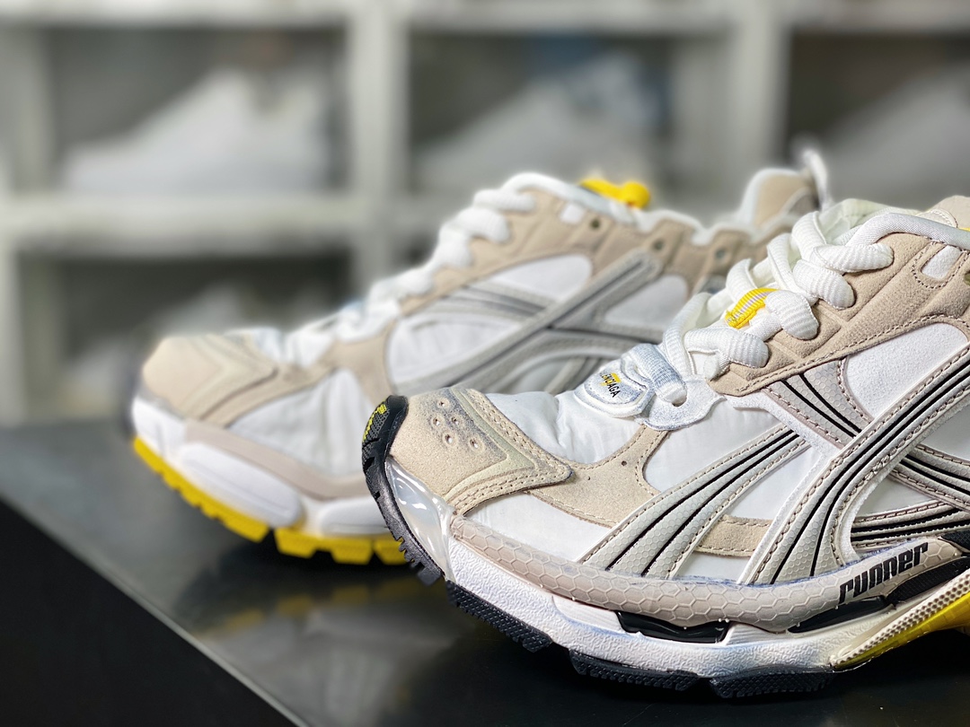 500 巴黎世家BALENCIAGA Runner Sneaker"White/Black/Khaki"2.0慢跑慢跑鞋“2.0解构破坏白黑卡其黄”