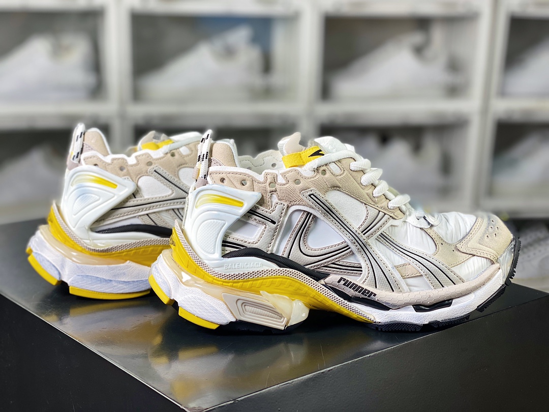 500 巴黎世家BALENCIAGA Runner Sneaker"White/Black/Khaki"2.0慢跑慢跑鞋“2.0解构破坏白黑卡其黄”