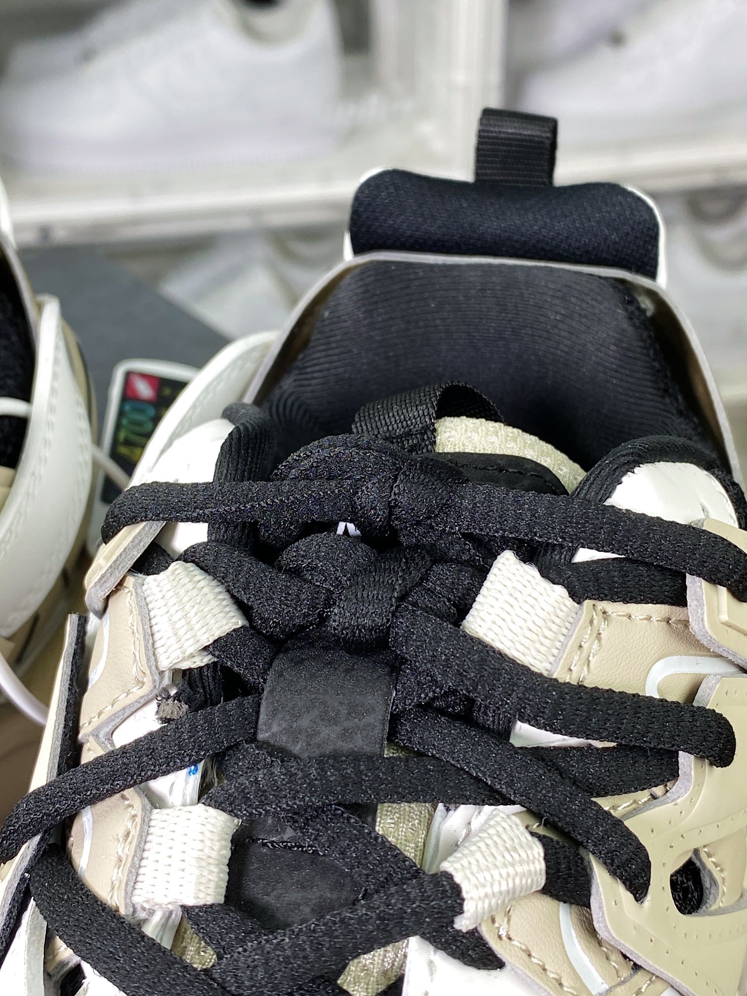 480 巴黎世家BALENCIAGA Track Trainers 3.0代复古野跑姥爹潮流百搭慢跑鞋“沙漠黄米白黑”542436 W3AC4 8071