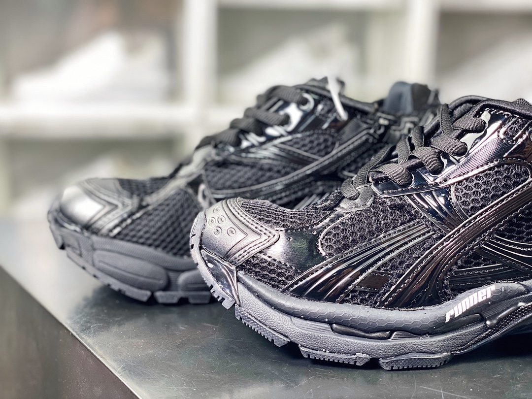 520 巴黎世家BALENCIAGA Runner Sneaker"Triple Black/White"2.0慢跑鞋“2.0解构破坏武士黑白LOGO”772767 W3RNY 0135