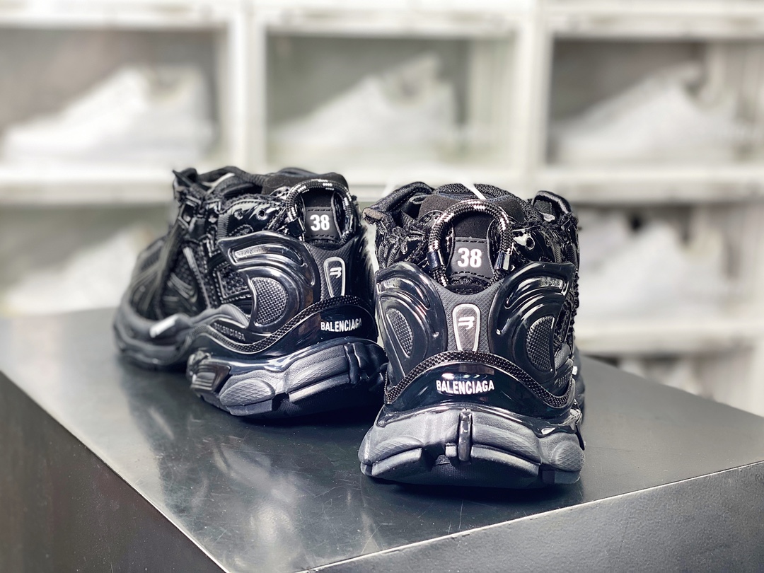 520 巴黎世家BALENCIAGA Runner Sneaker"Triple Black/White"2.0慢跑鞋“2.0解构破坏武士黑白LOGO”772767 W3RNY 0135