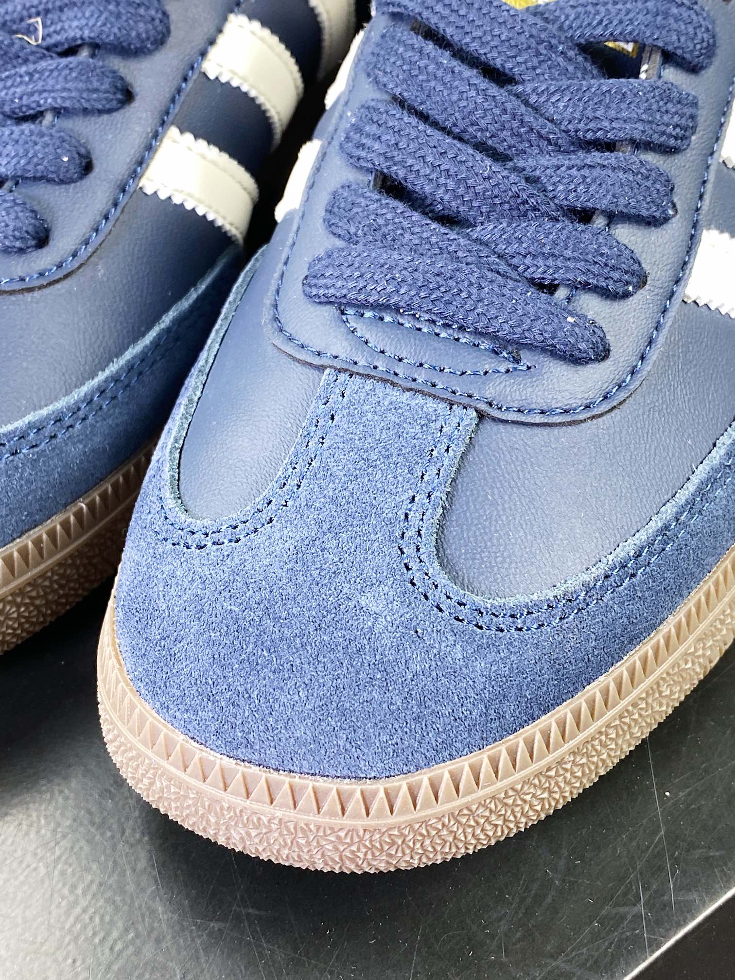 130 三叶草Adidas Originals Samba Vegan OG桑巴舞系列板鞋“皮革藏蓝米白生胶底”ID2056