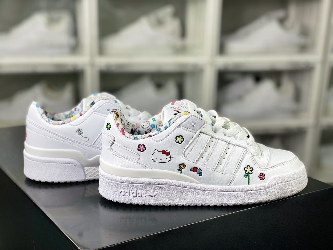 240 Adidas Originals Forum 84 Low”Hello Kitty And Friends”罗马板鞋“联名白彩色刺绣凯蒂猫花朵”IG0301