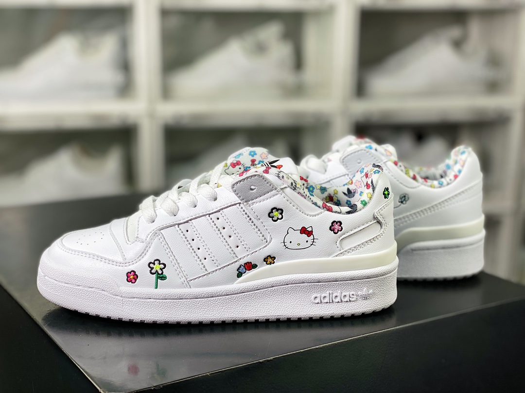 240 Adidas Originals Forum 84 Low”Hello Kitty And Friends”罗马板鞋“联名白彩色刺绣凯蒂猫花朵”IG0301