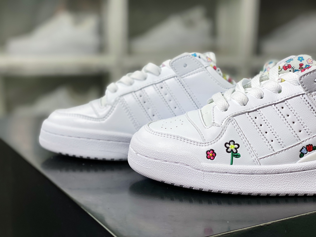 240 Adidas Originals Forum 84 Low”Hello Kitty And Friends”罗马板鞋“联名白彩色刺绣凯蒂猫花朵”IG0301