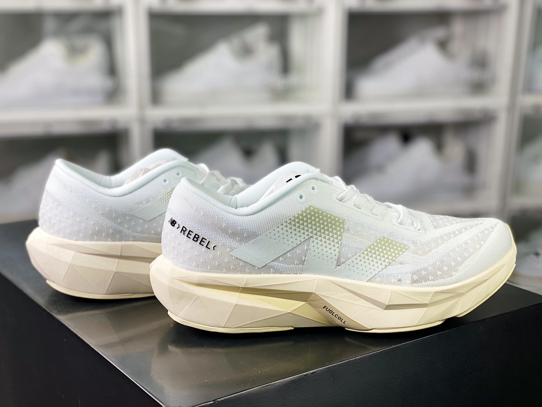 200 New Balance FuelCell SuperComp Trainer V2 康普慢跑鞋“网纱浅蓝黑渐红紫变”MRCXLG3