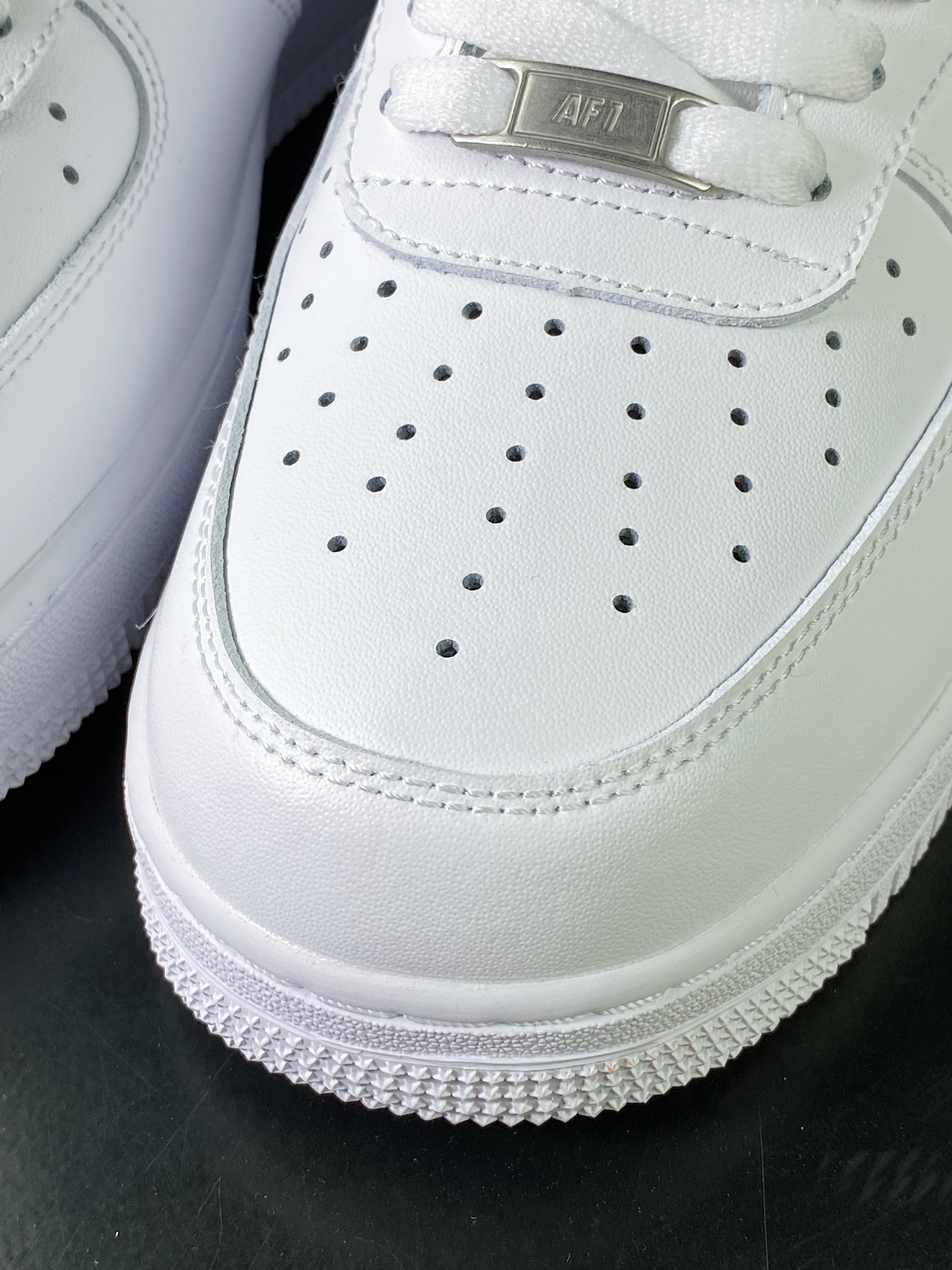 200 Air Force 1 07 Low”White/Metallic Silver”空军一号经典低帮百搭休闲运动板鞋“白银钻石钩子”FQ8887-100