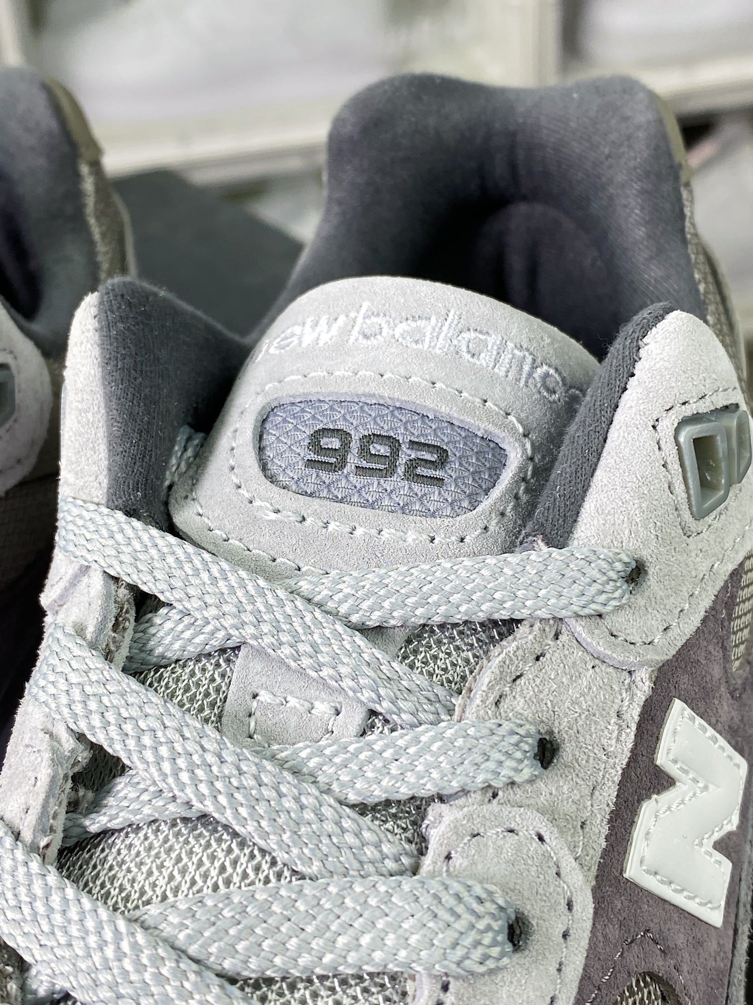 240 New Balance Made in USA M992系列美产血统跑步鞋“s深灰白兰”M992AG