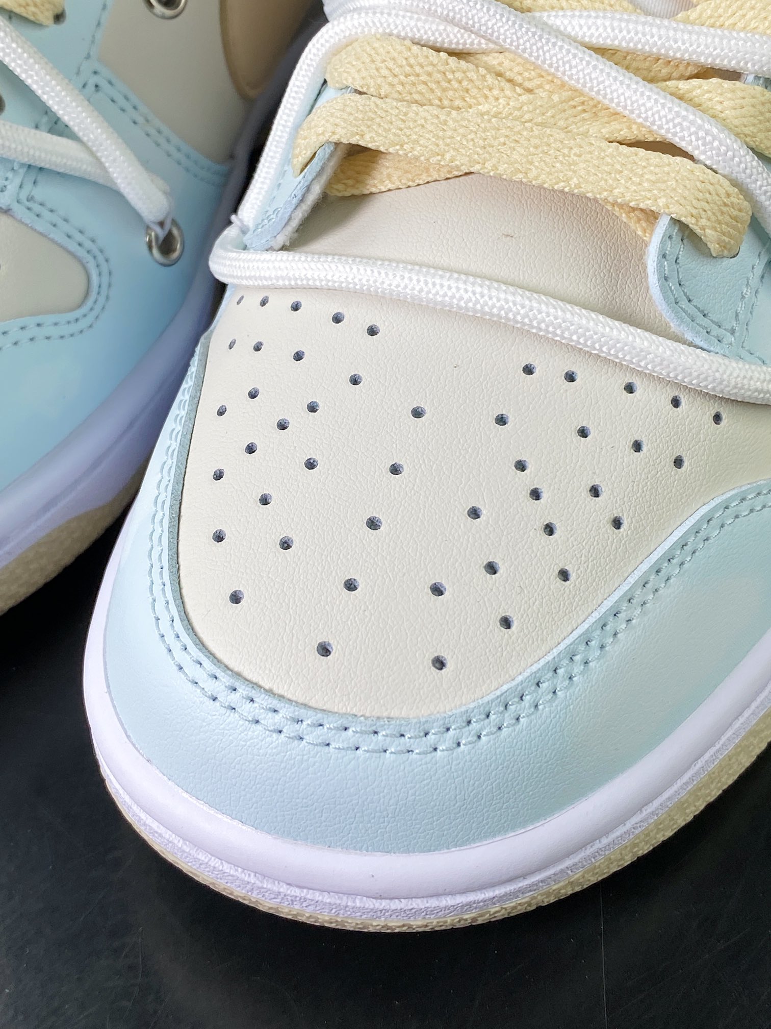 240 SB Dunk Low Lot"Beige/Light Blue"扣篮系列低帮板鞋“海盐椰云米蓝绑绳”DV0831-003