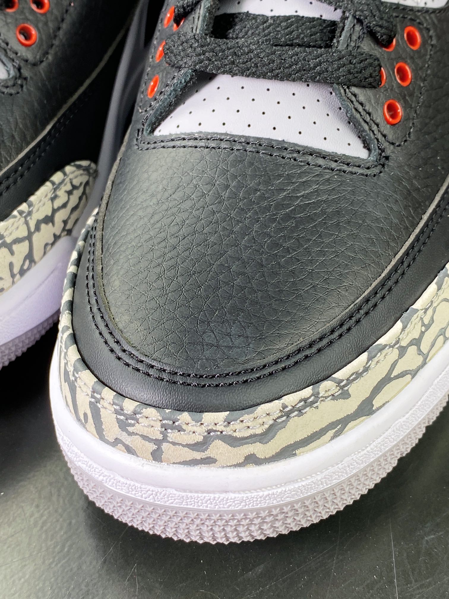 Air Jordan 3 Retro OG ”Black Cement” Michael Jordan AJ3 mid-top basketball shoes ”Black Cement Cracked Pattern” 854262-001