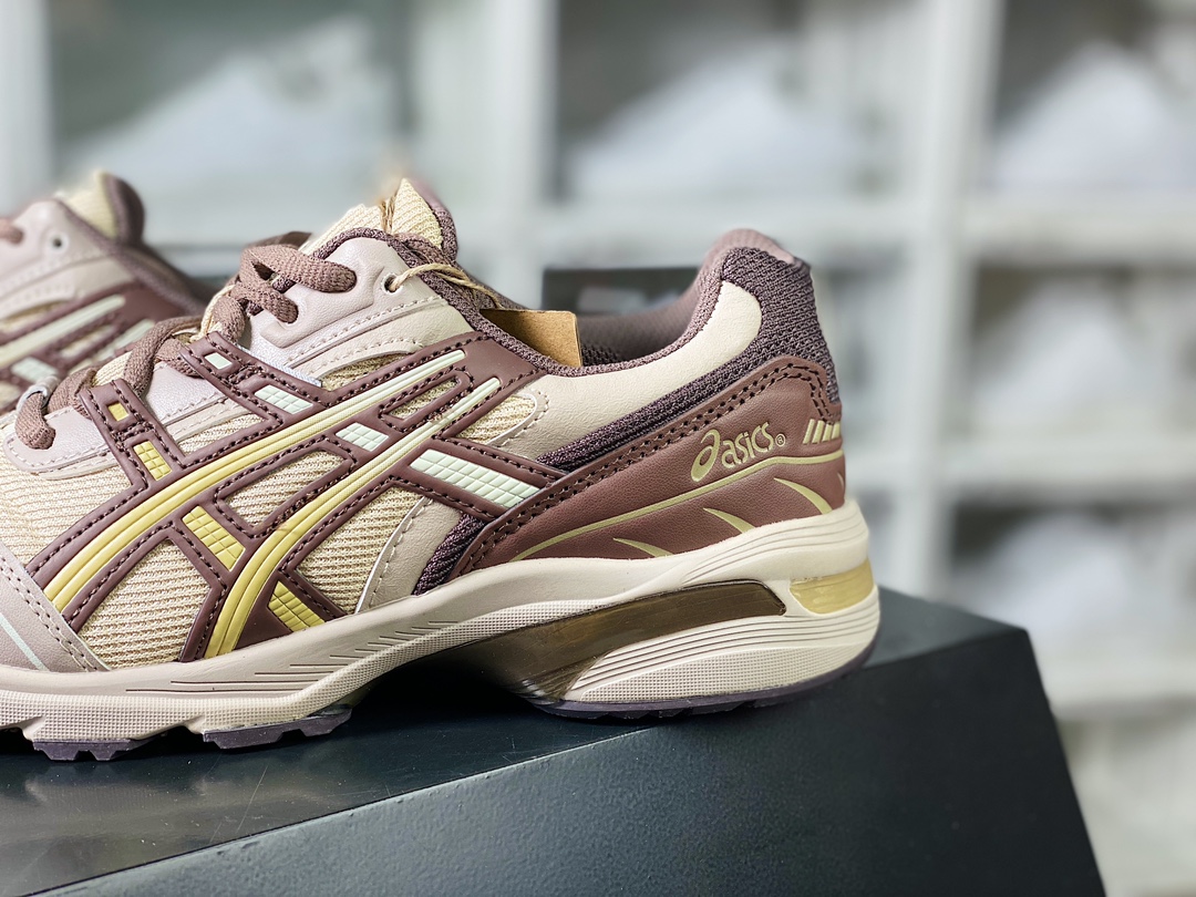 200 ASICS Tiger GEL-1090系列低帮户外风休闲运动跑步鞋“米白黑浅蓝沙棕”1203A243-023