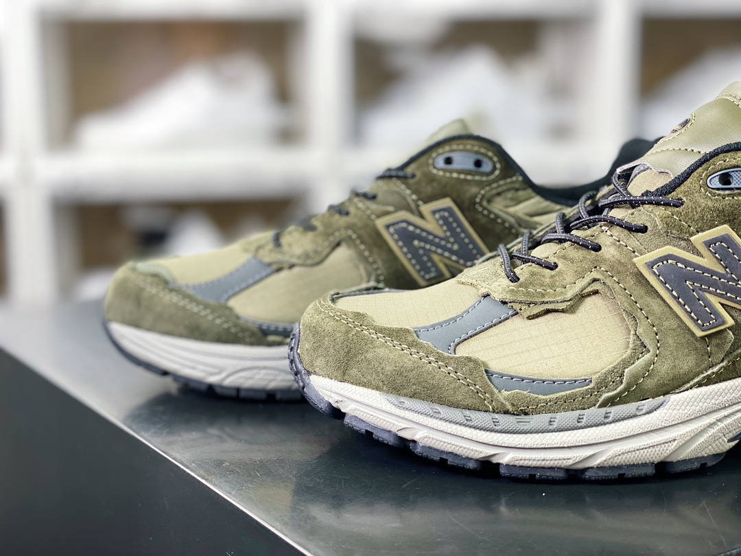 200 新百伦New Balance 2002R”Protection Pack”系列低帮复古慢跑鞋“橄榄军绿做旧破布”M2002RDN